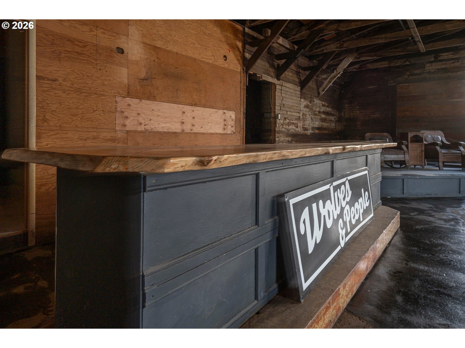 811 E 1st St Property Photo 23