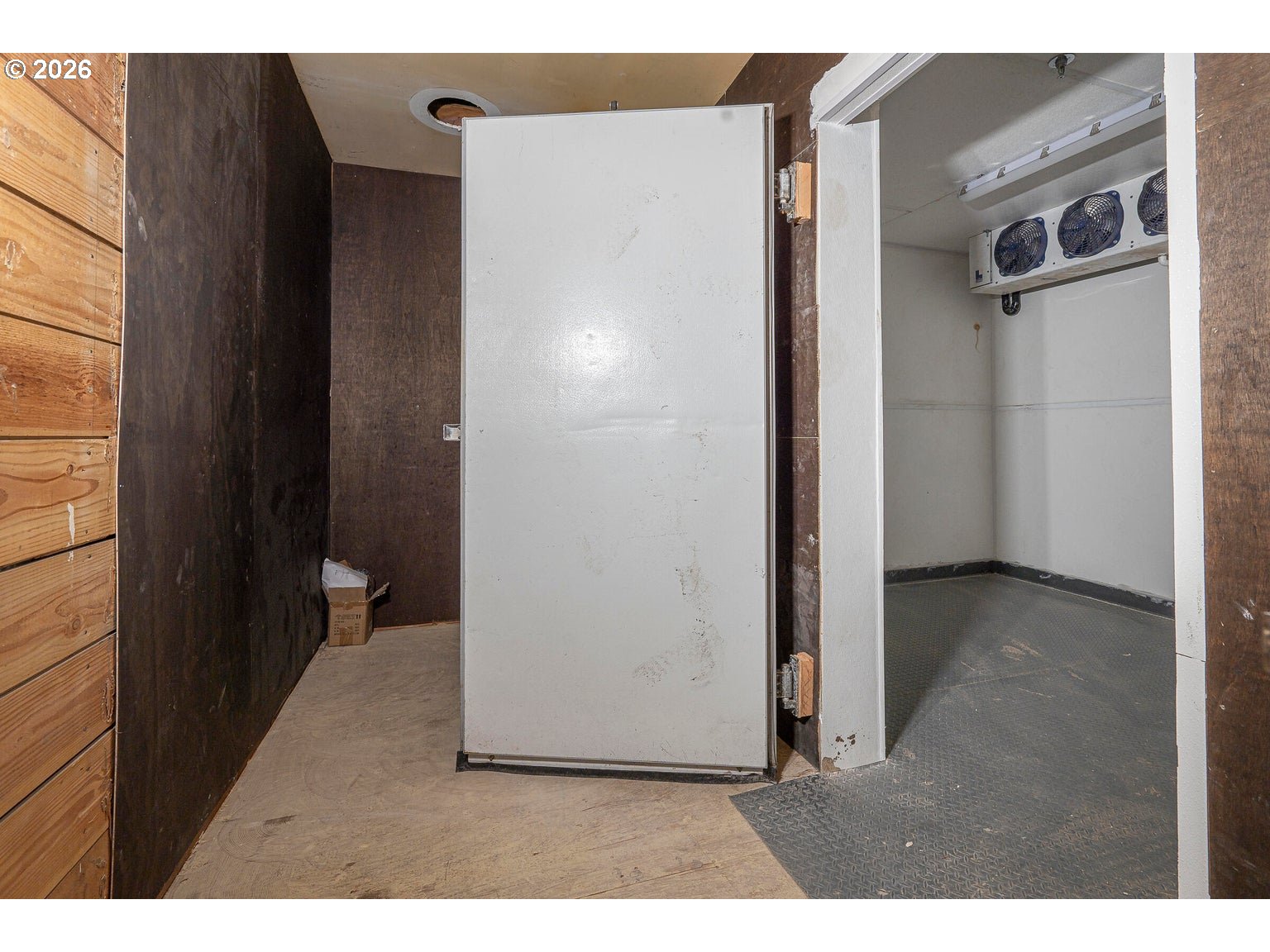 811 E 1st St Property Photo 29