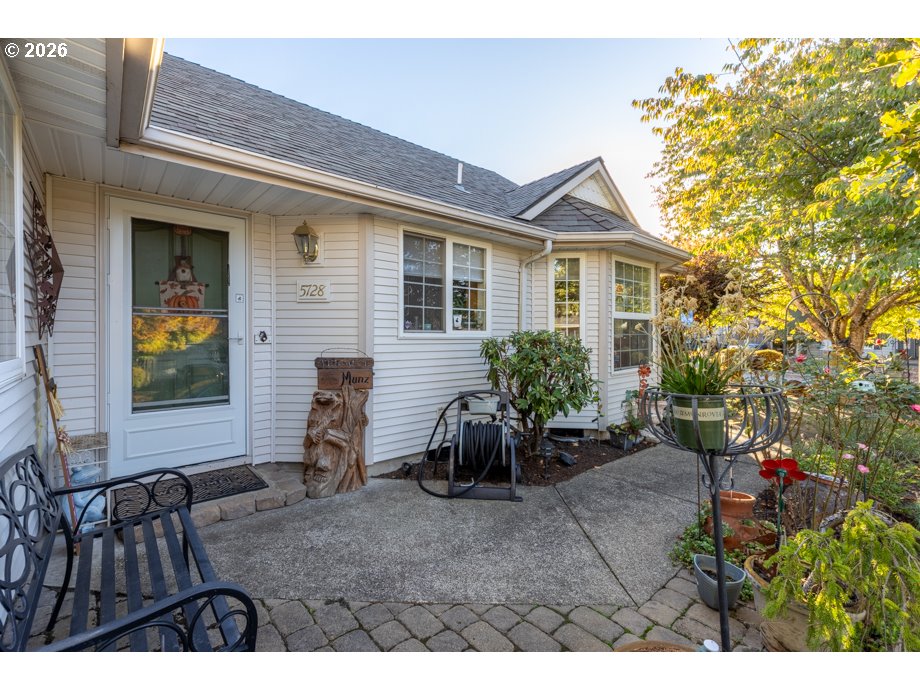 5728 Moonstone Loop Property Photo 1