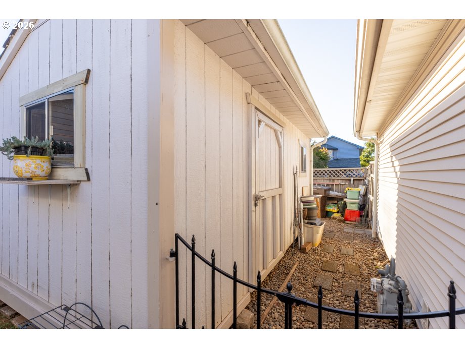 5728 Moonstone Loop Property Photo 9