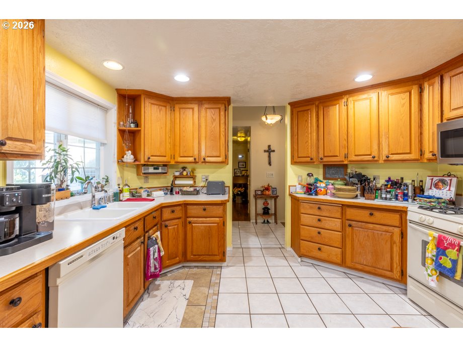 5728 Moonstone Loop Property Photo 13