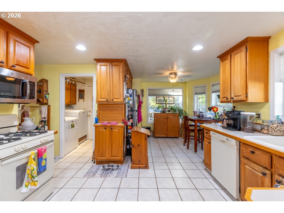 5728 Moonstone Loop Property Photo 14
