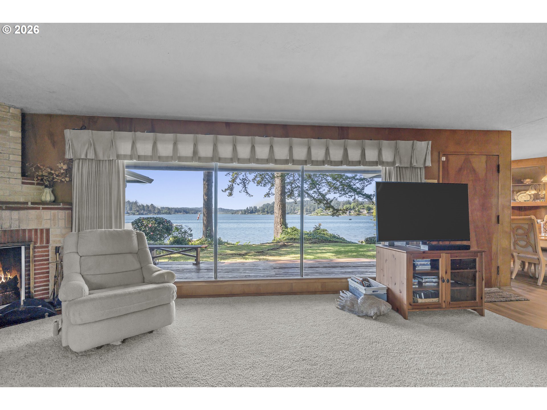 2915 Ne Loop Dr Property Photo 6