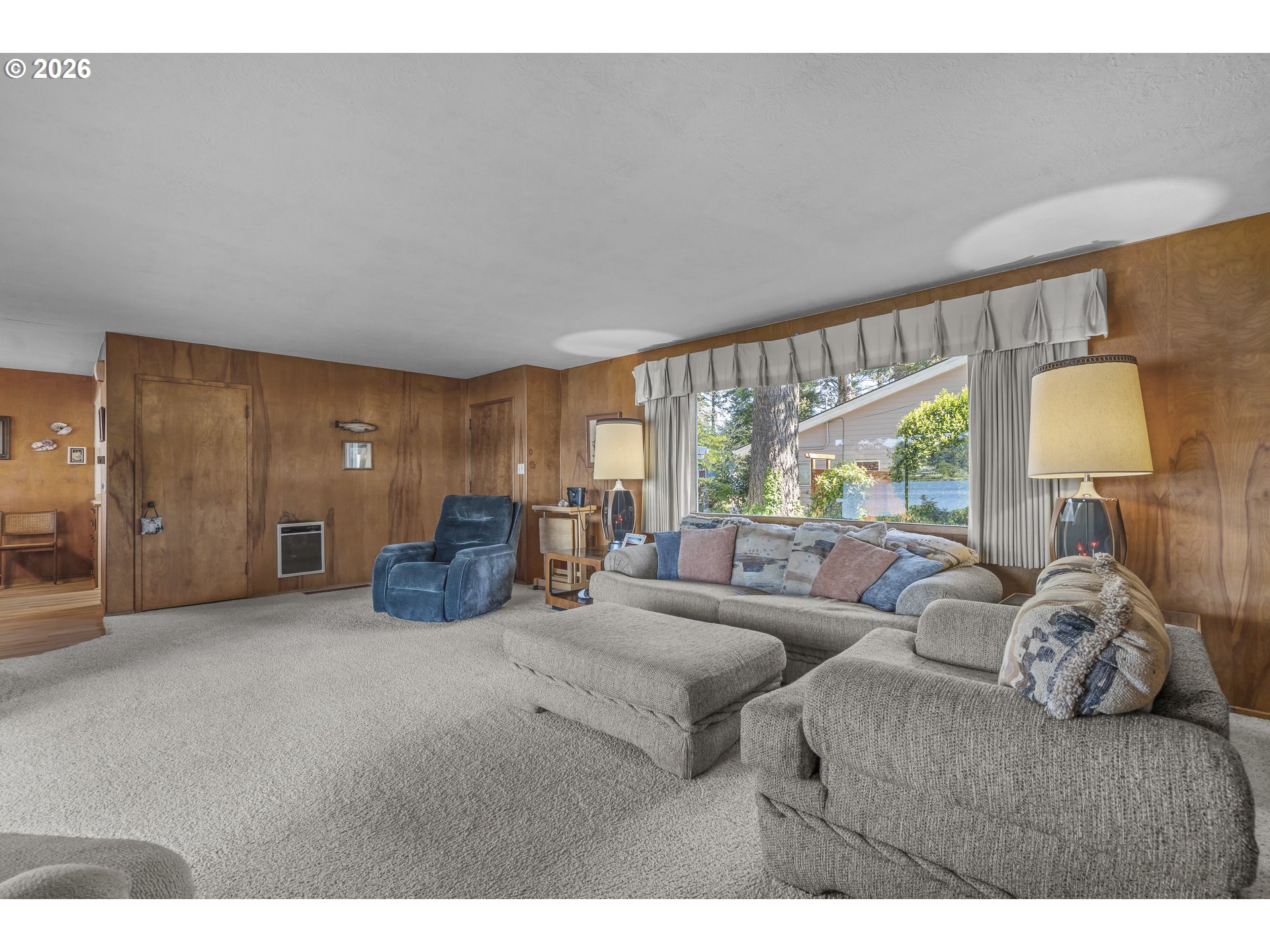 2915 Ne Loop Dr Property Photo 8