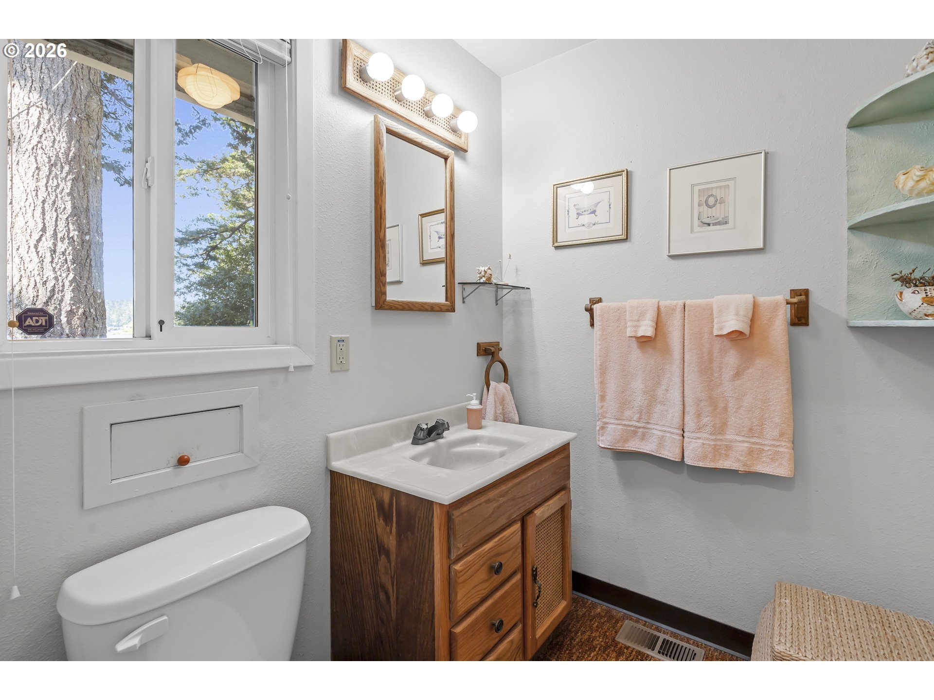 2915 Ne Loop Dr Property Photo 24