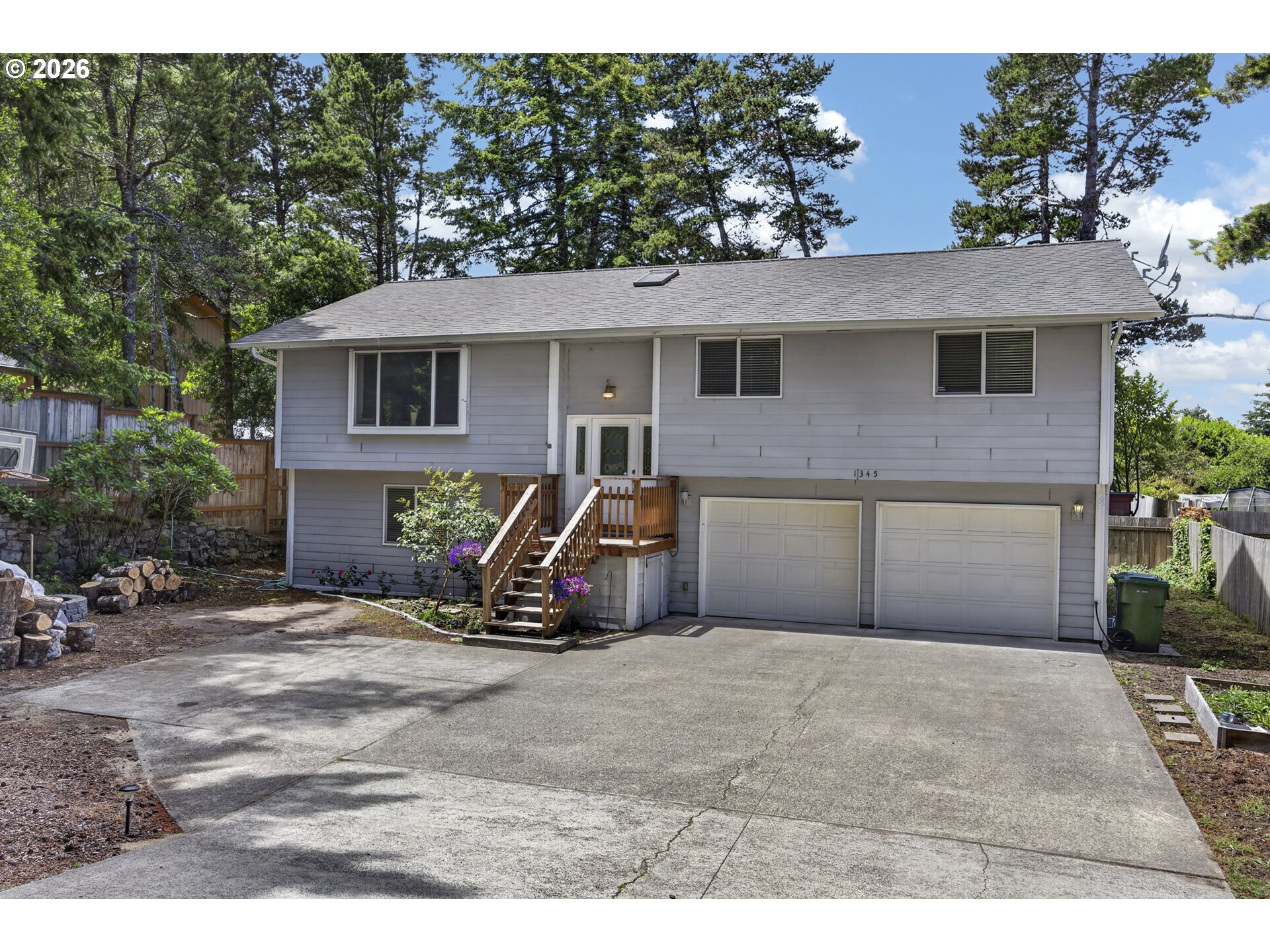 1345 Mulberry Ln Property Photo 2