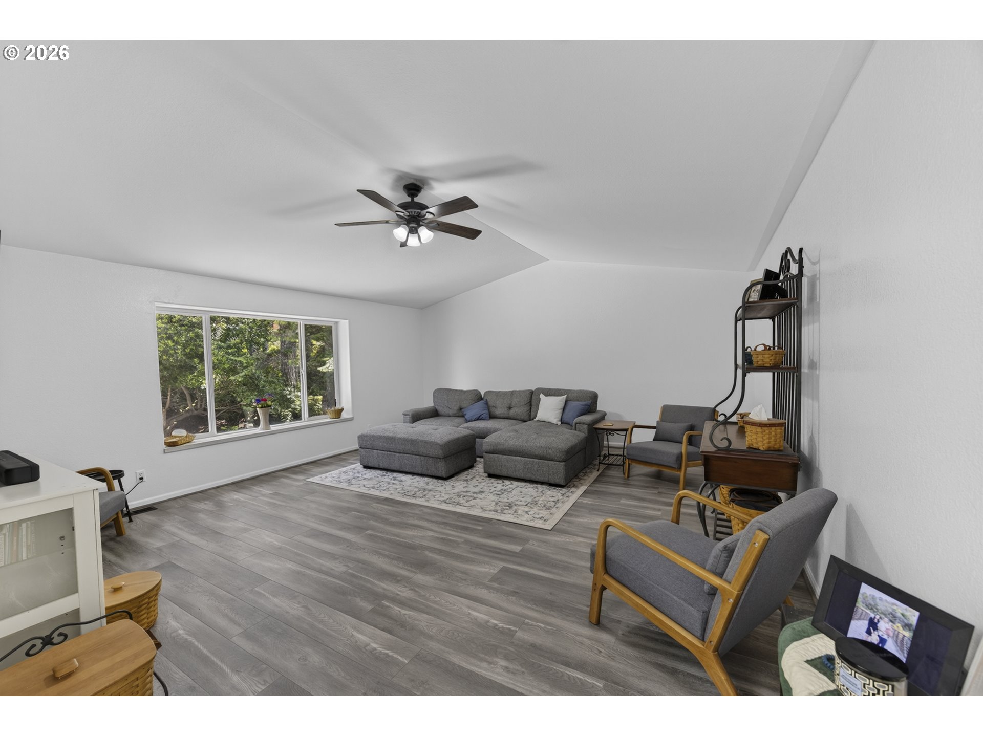 1345 Mulberry Ln Property Photo 3