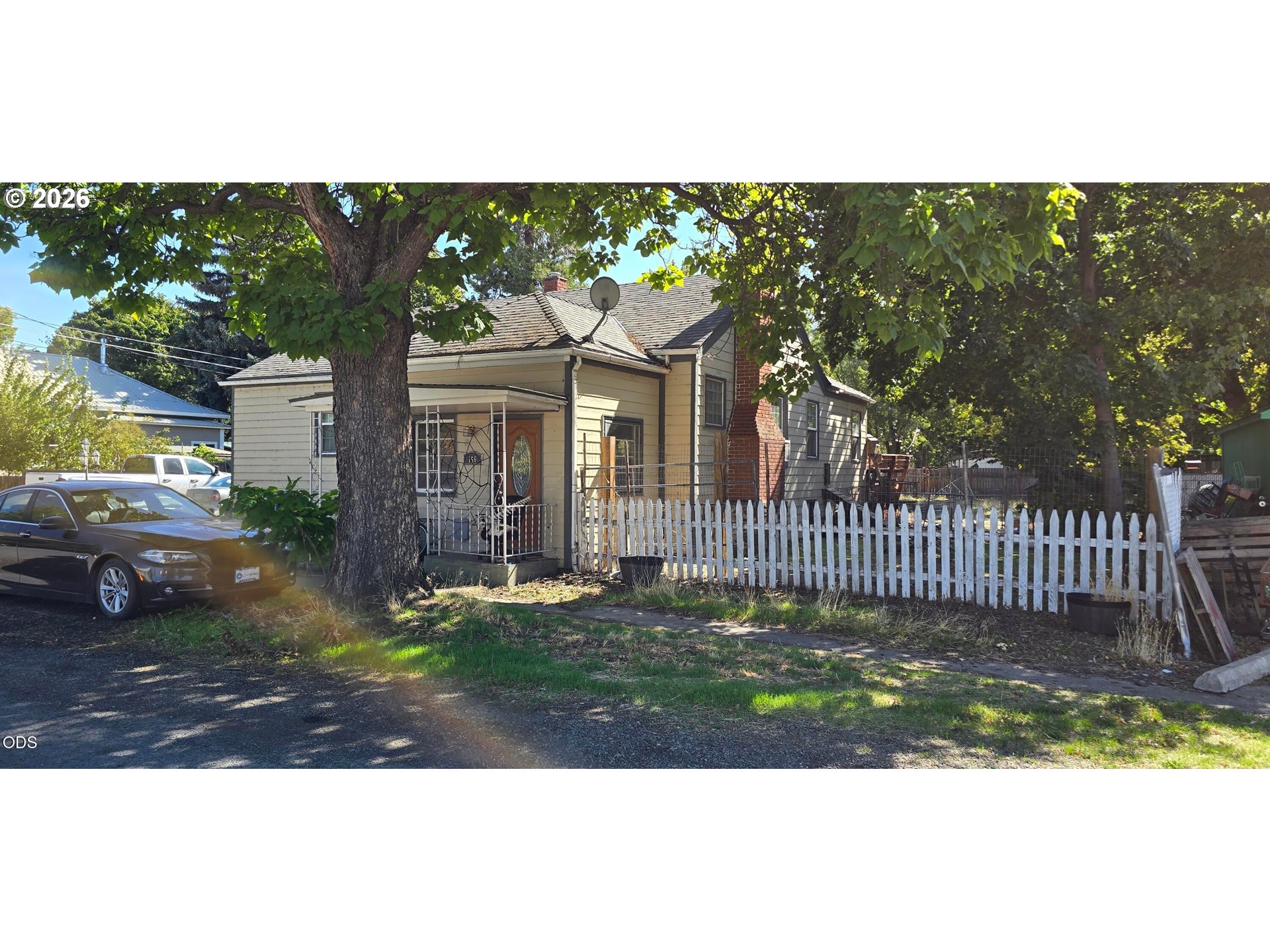 156 E Ash St Property Photo 2