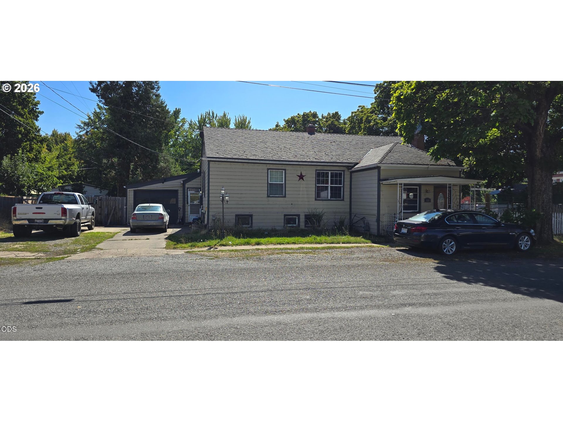 156 E Ash St Property Photo 3