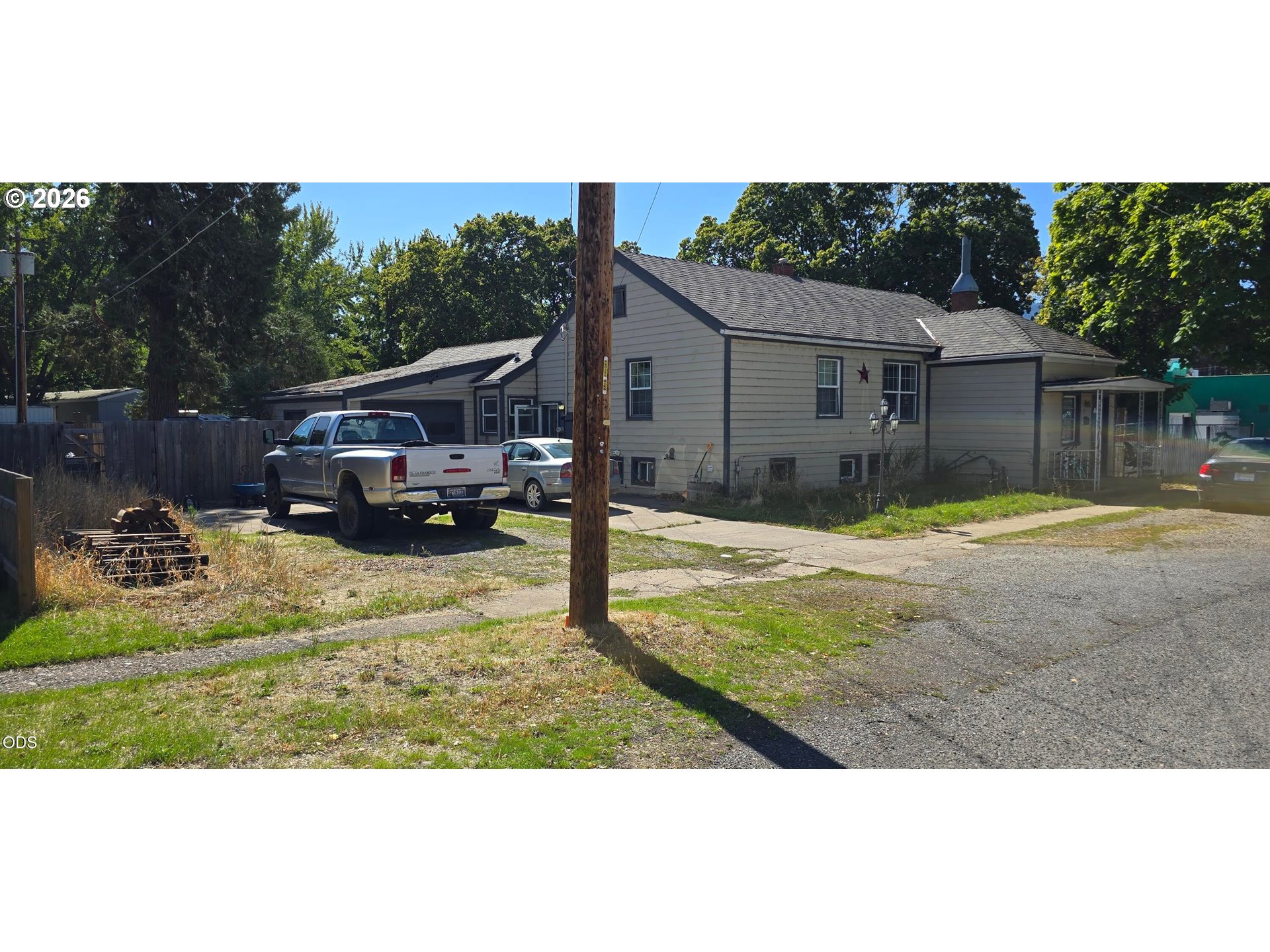 156 E Ash St Property Photo 4