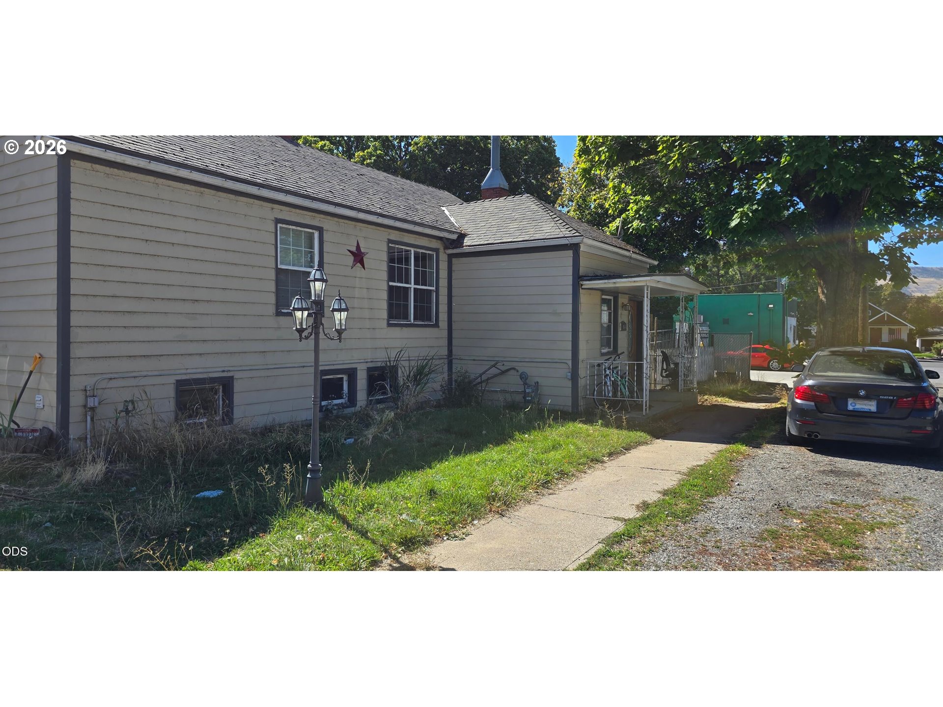 156 E Ash St Property Photo 5