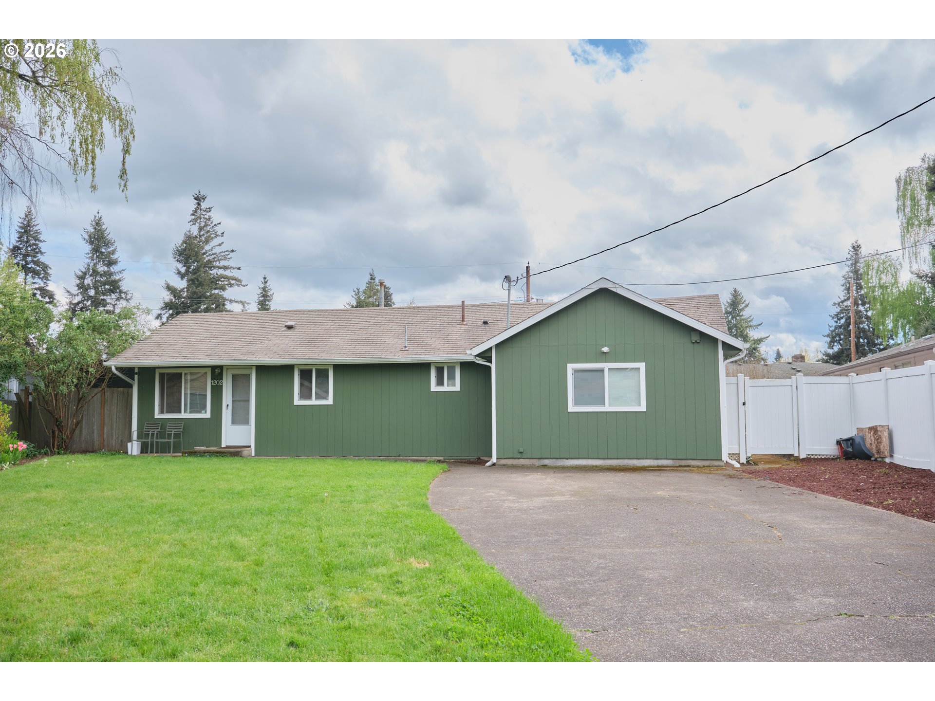1202 Leo St Property Photo 1