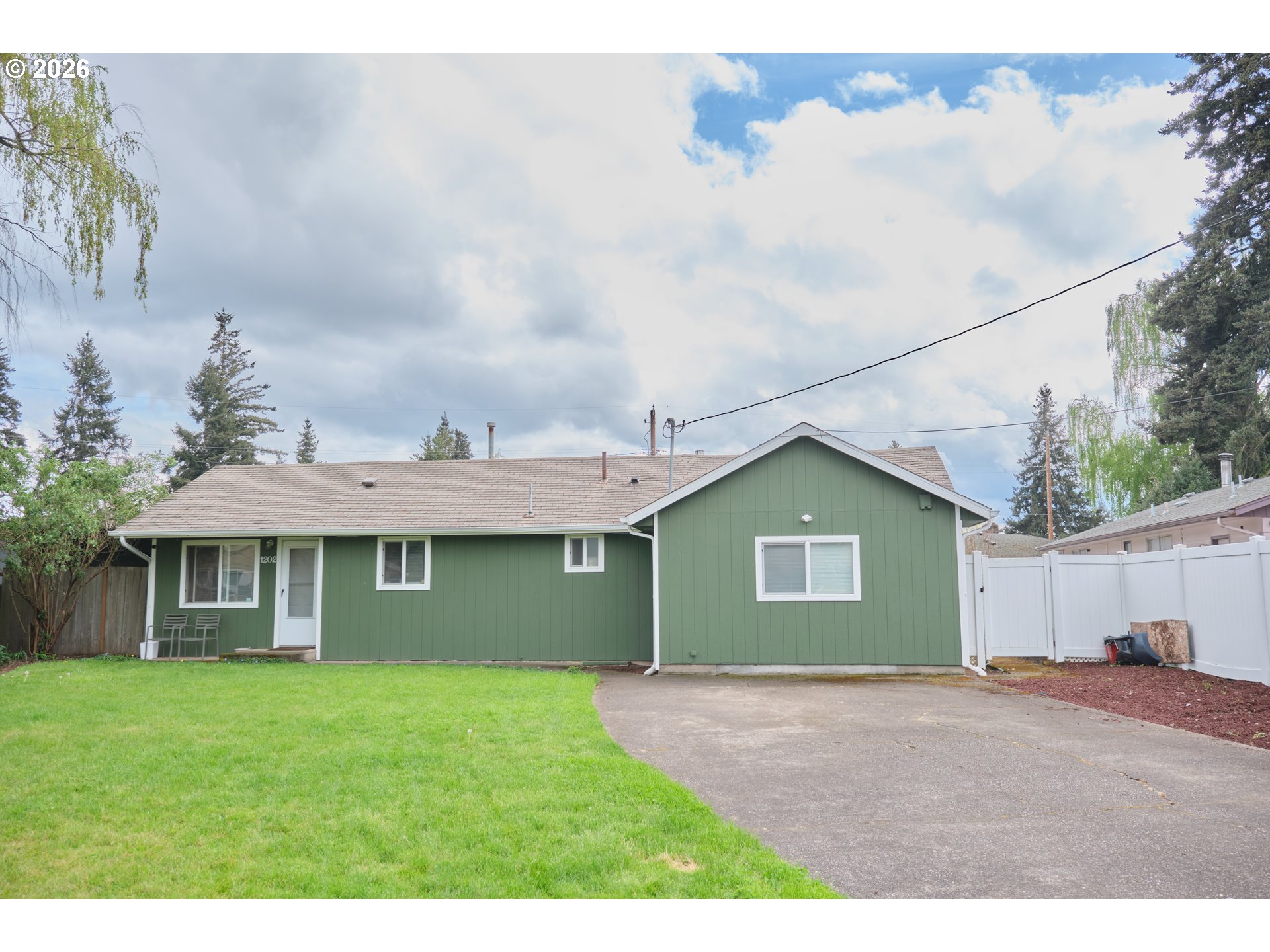 1202 Leo St Property Photo 2