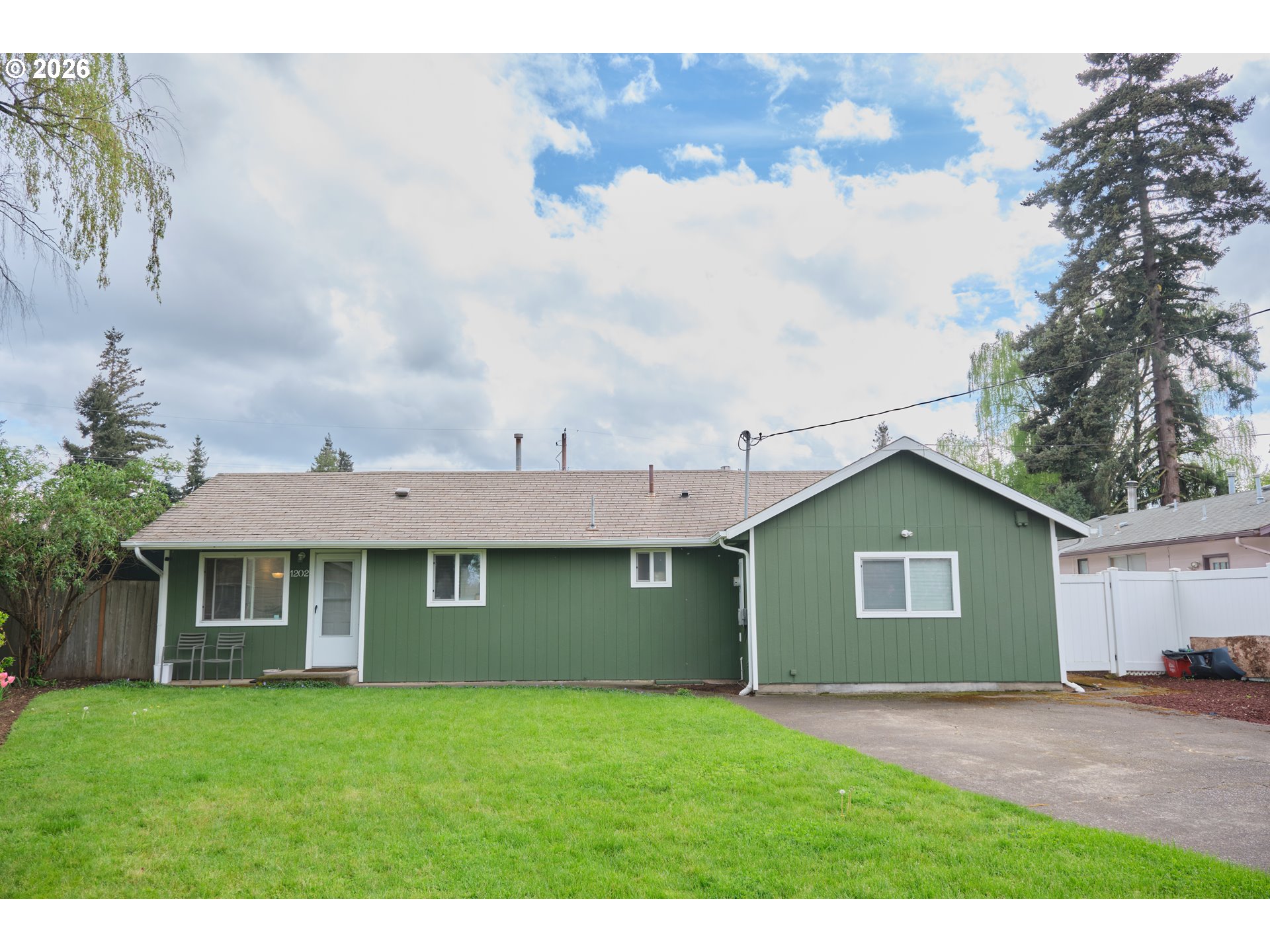 1202 Leo St Property Photo 3
