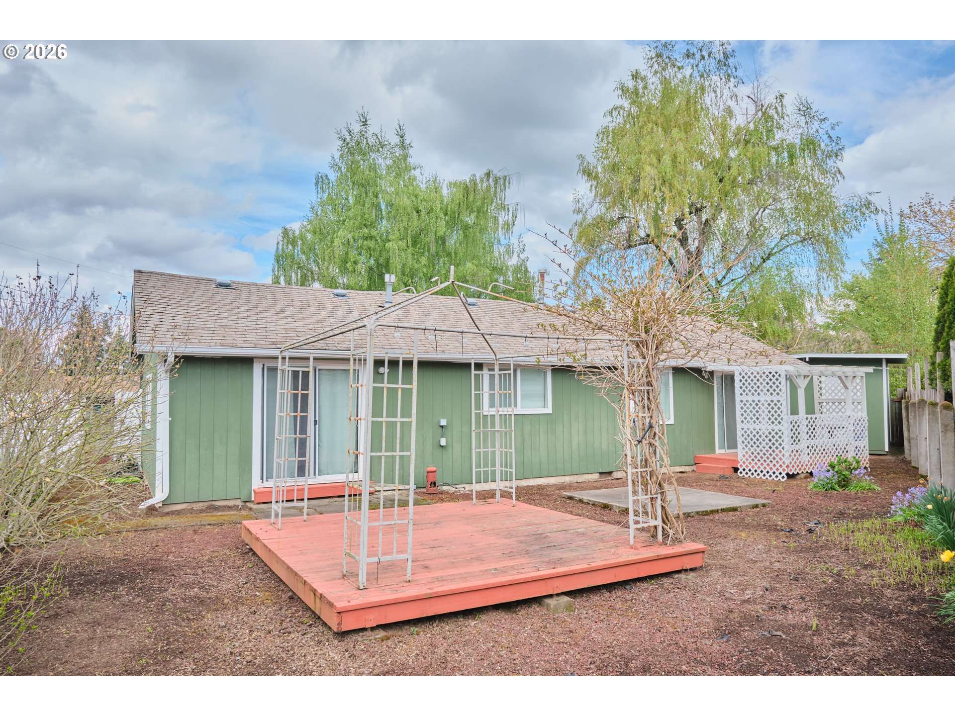 1202 Leo St Property Photo 4