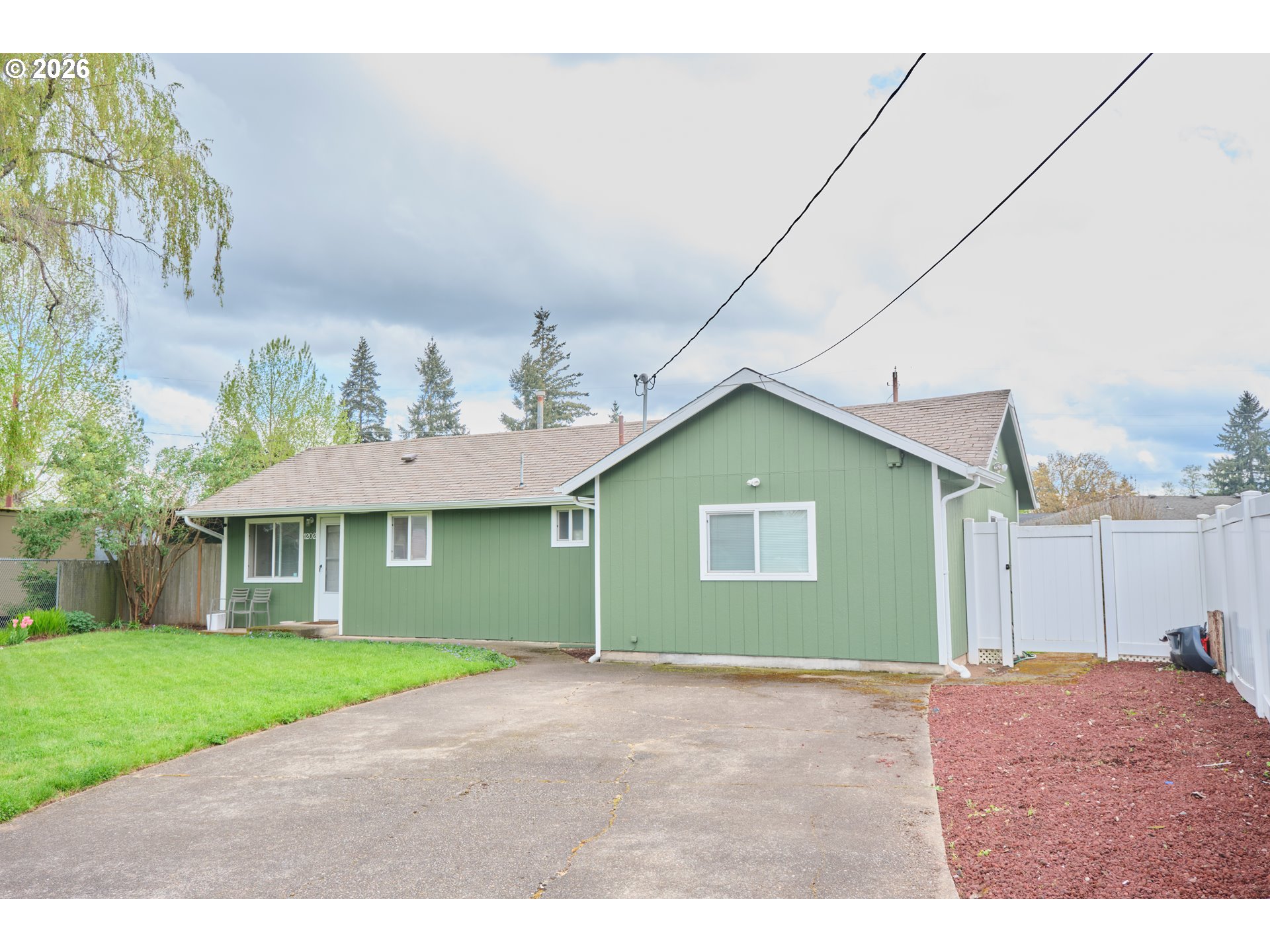 1202 Leo St Property Photo 11