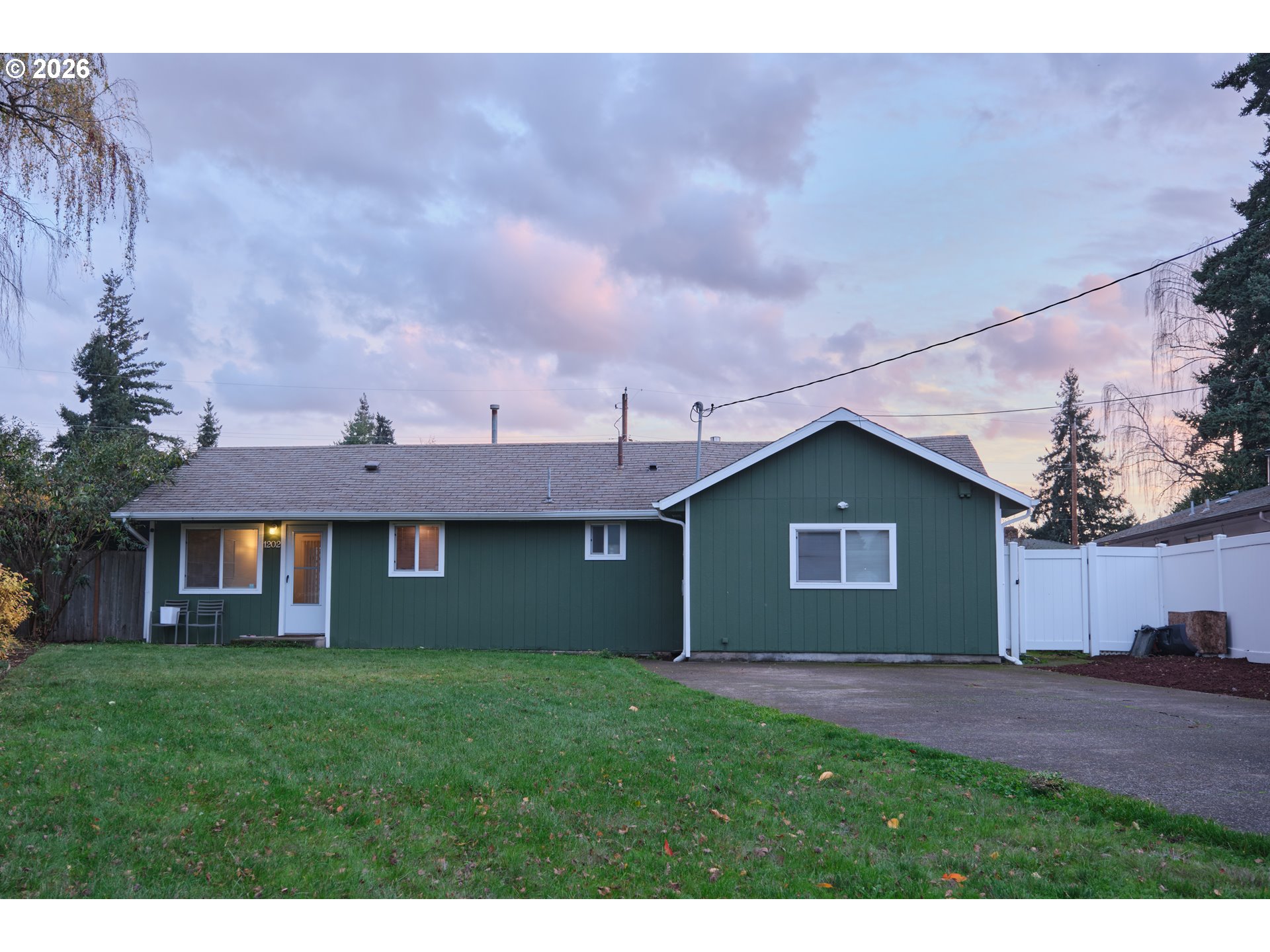 1202 Leo St Property Photo 12