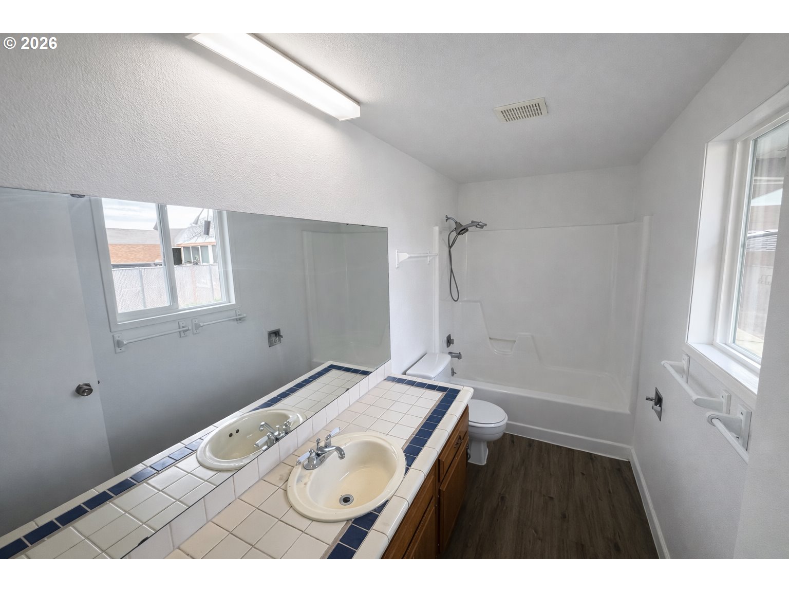 1270 W Hartley Ave Property Photo 16
