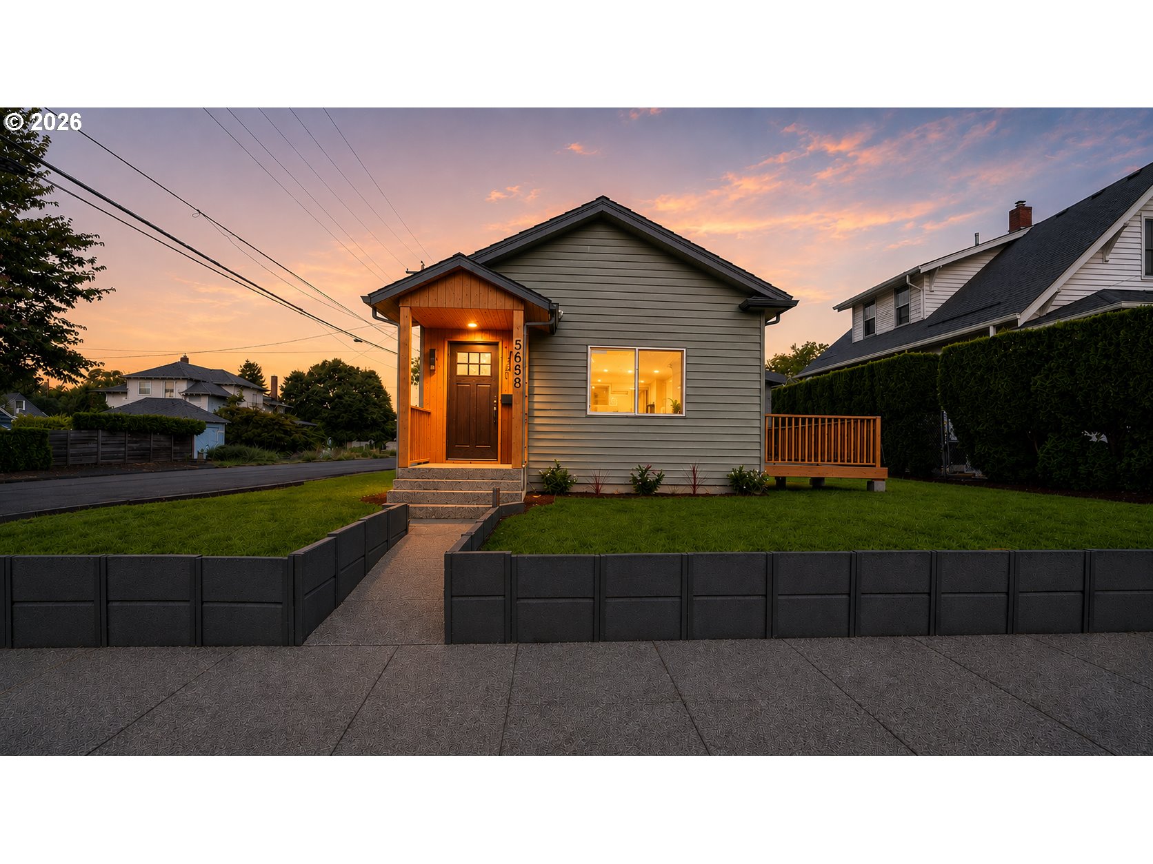 5658 N Delaware Ave Property Photo 1