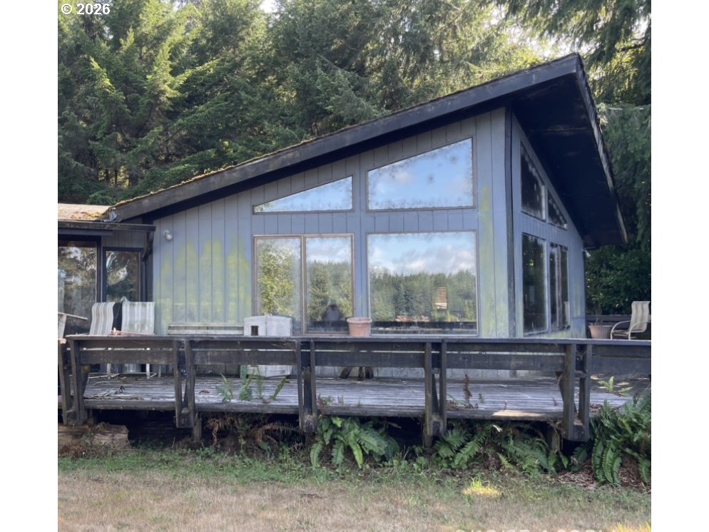 2141 N Lake Rd Property Photo 1