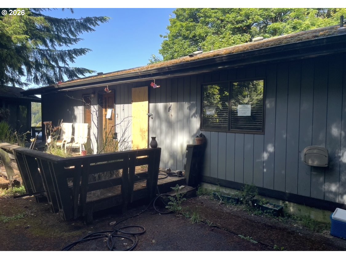 2141 N Lake Rd Property Photo 4