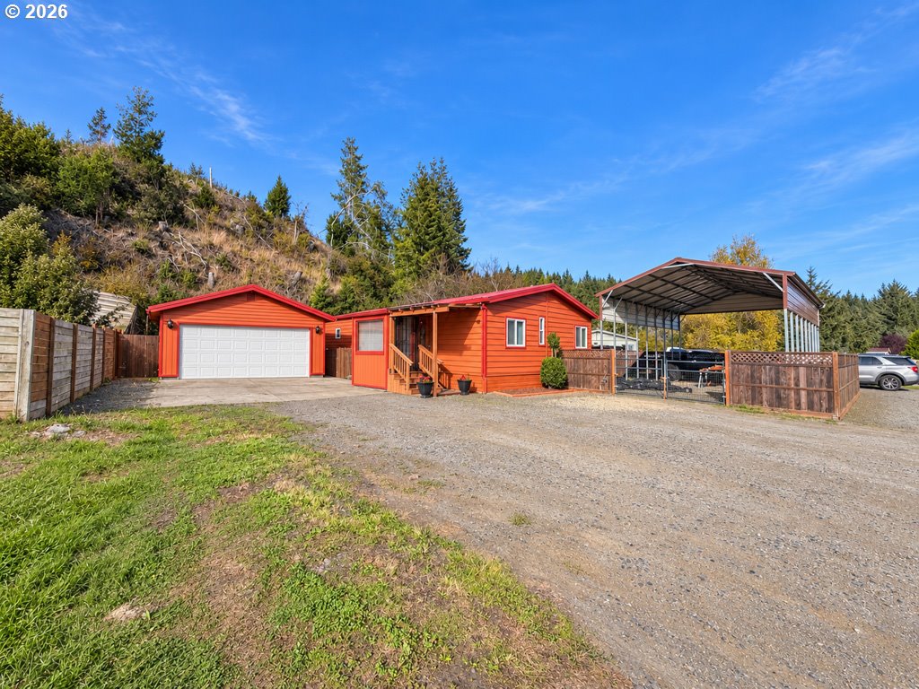 450 TIARA ST Property Photo 1