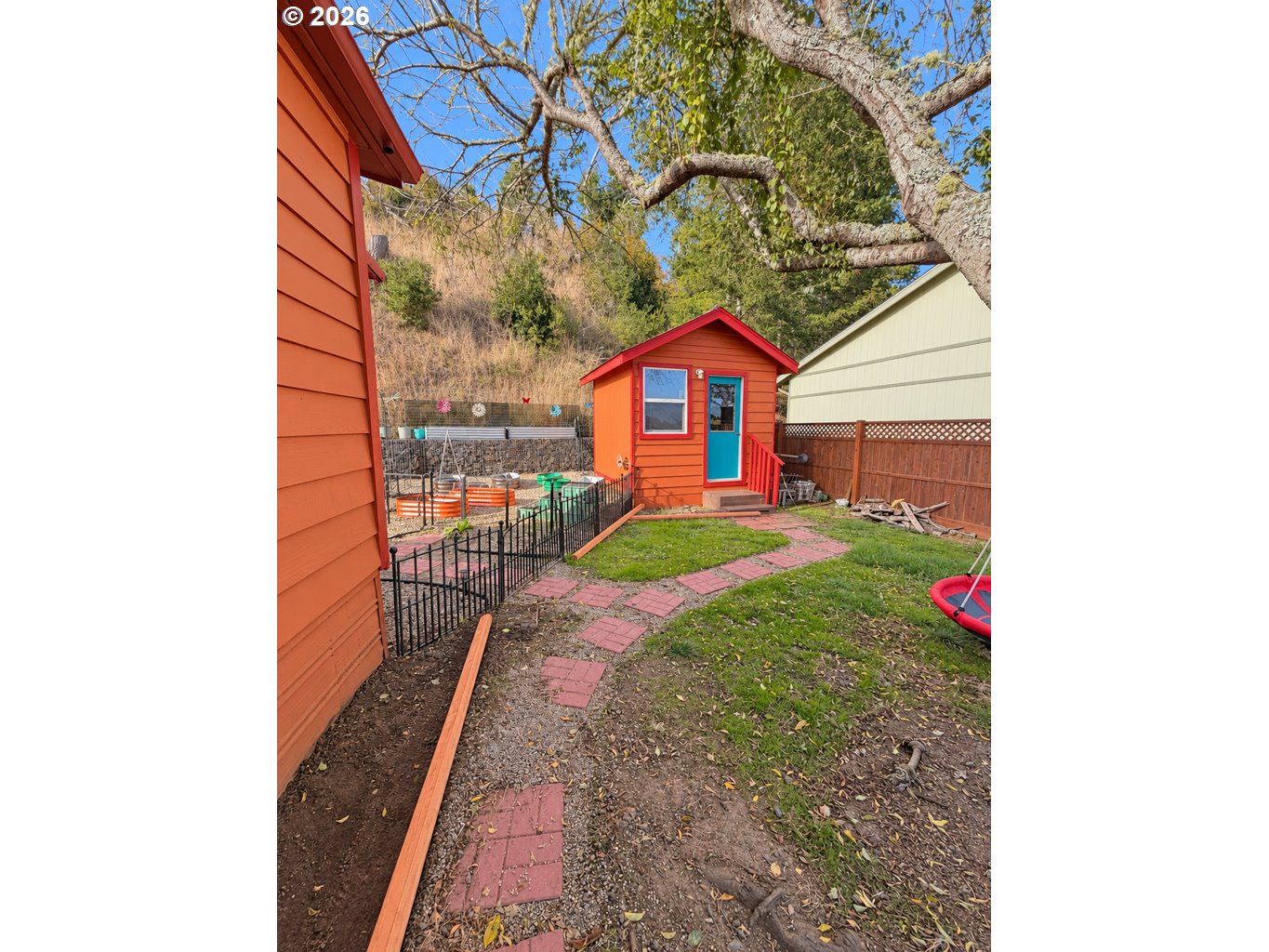 450 Tiara St Property Photo 29