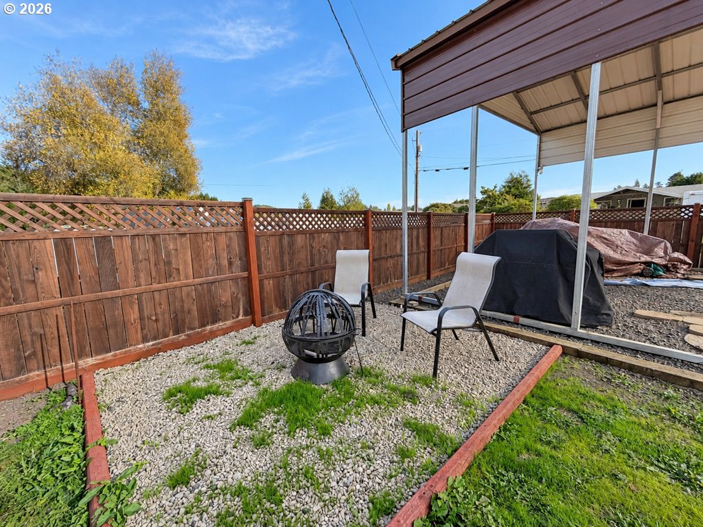450 Tiara St Property Photo 31