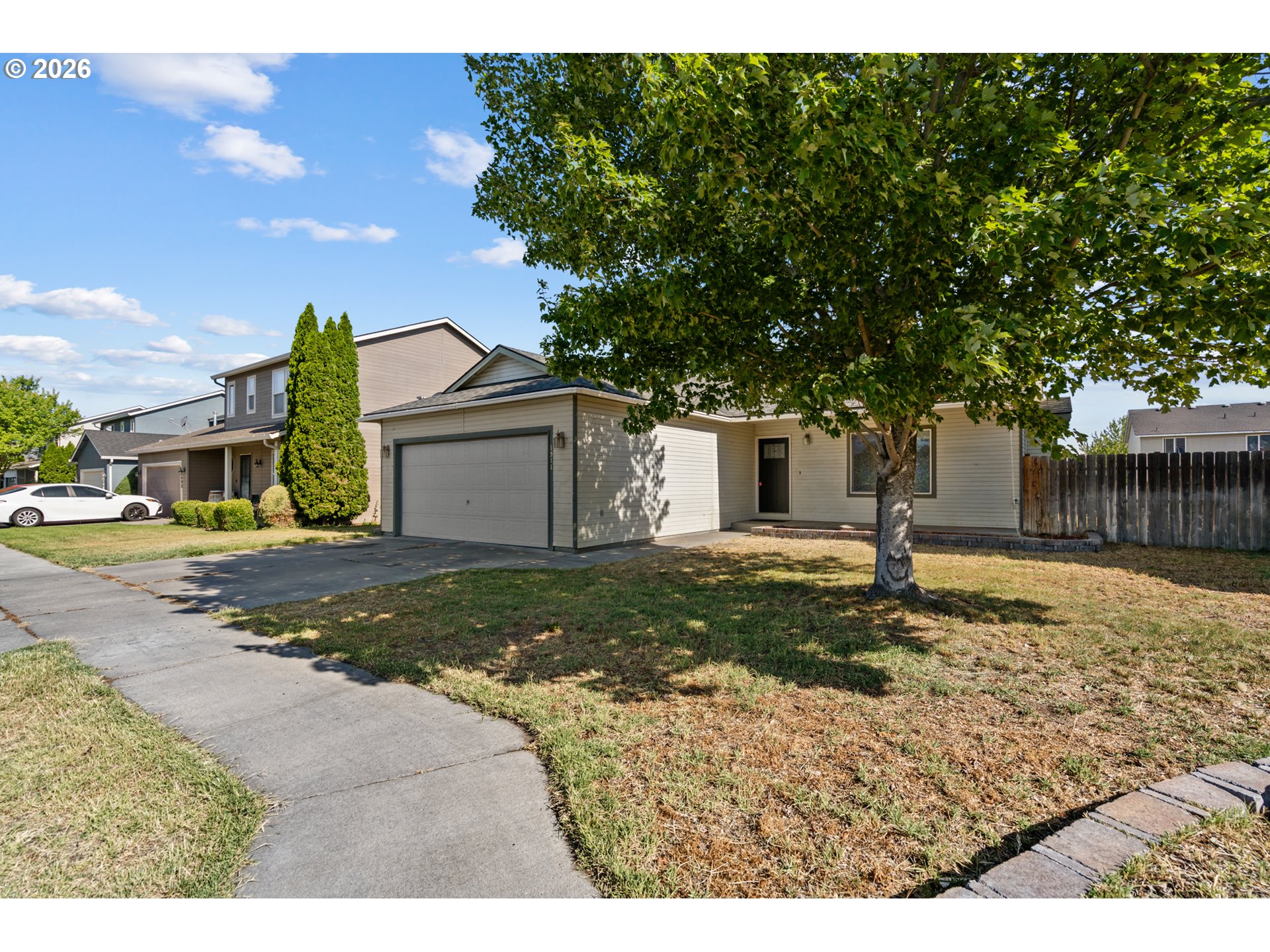 1511 Ne Gladys Dr Property Photo 1