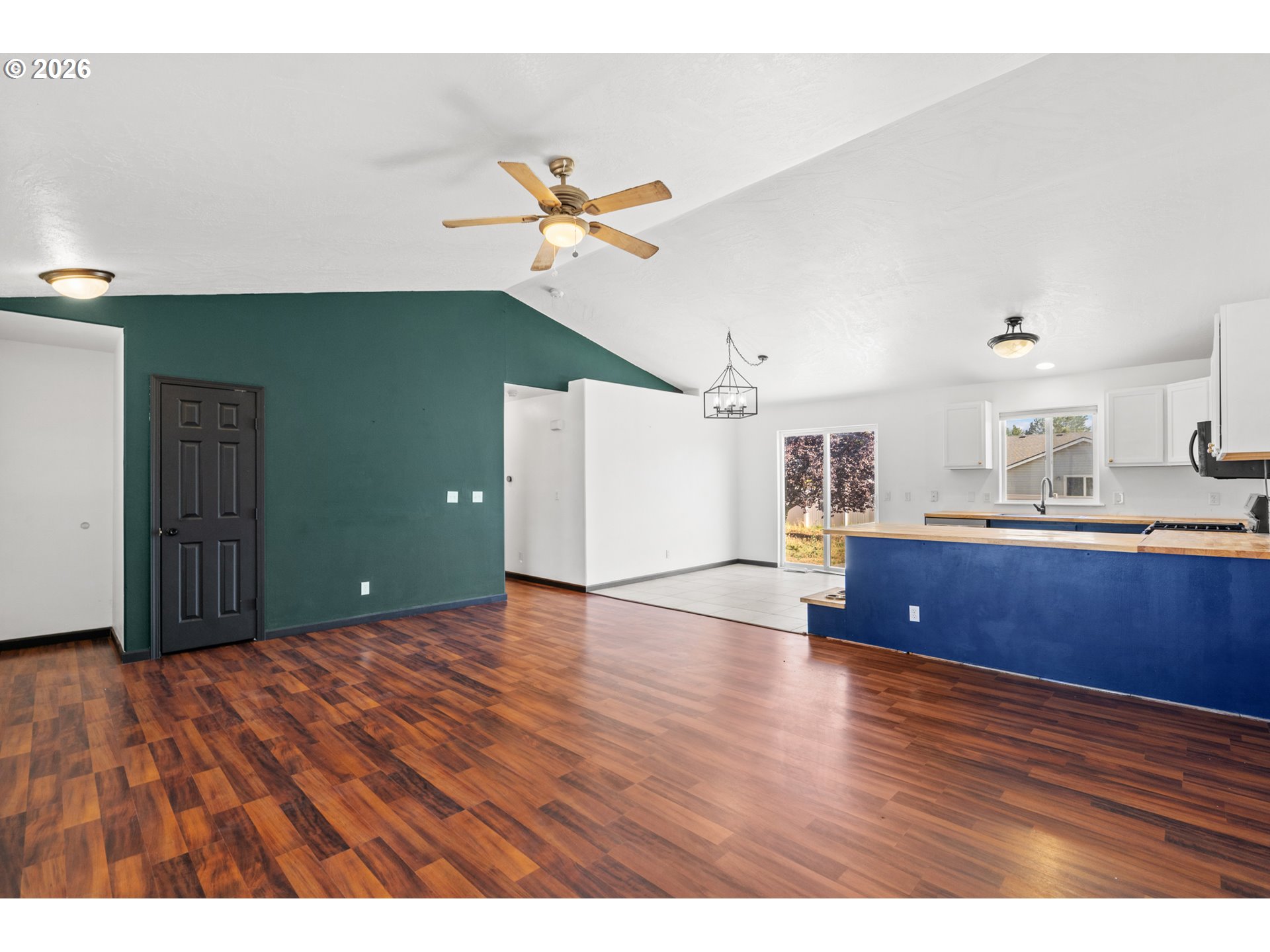 1511 Ne Gladys Dr Property Photo 5