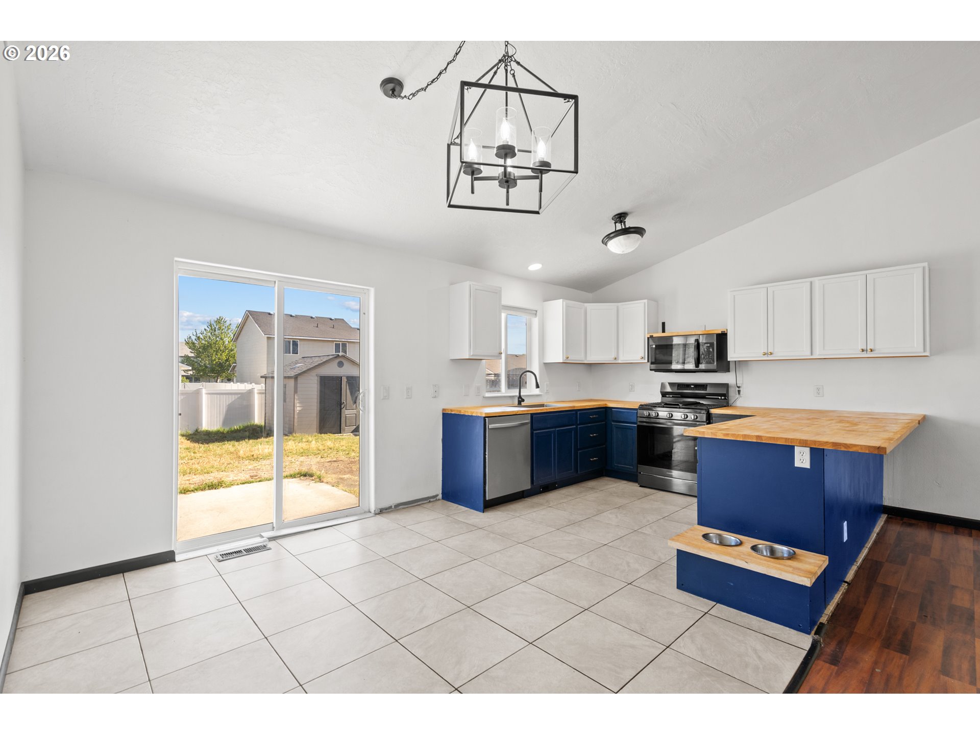1511 Ne Gladys Dr Property Photo 8