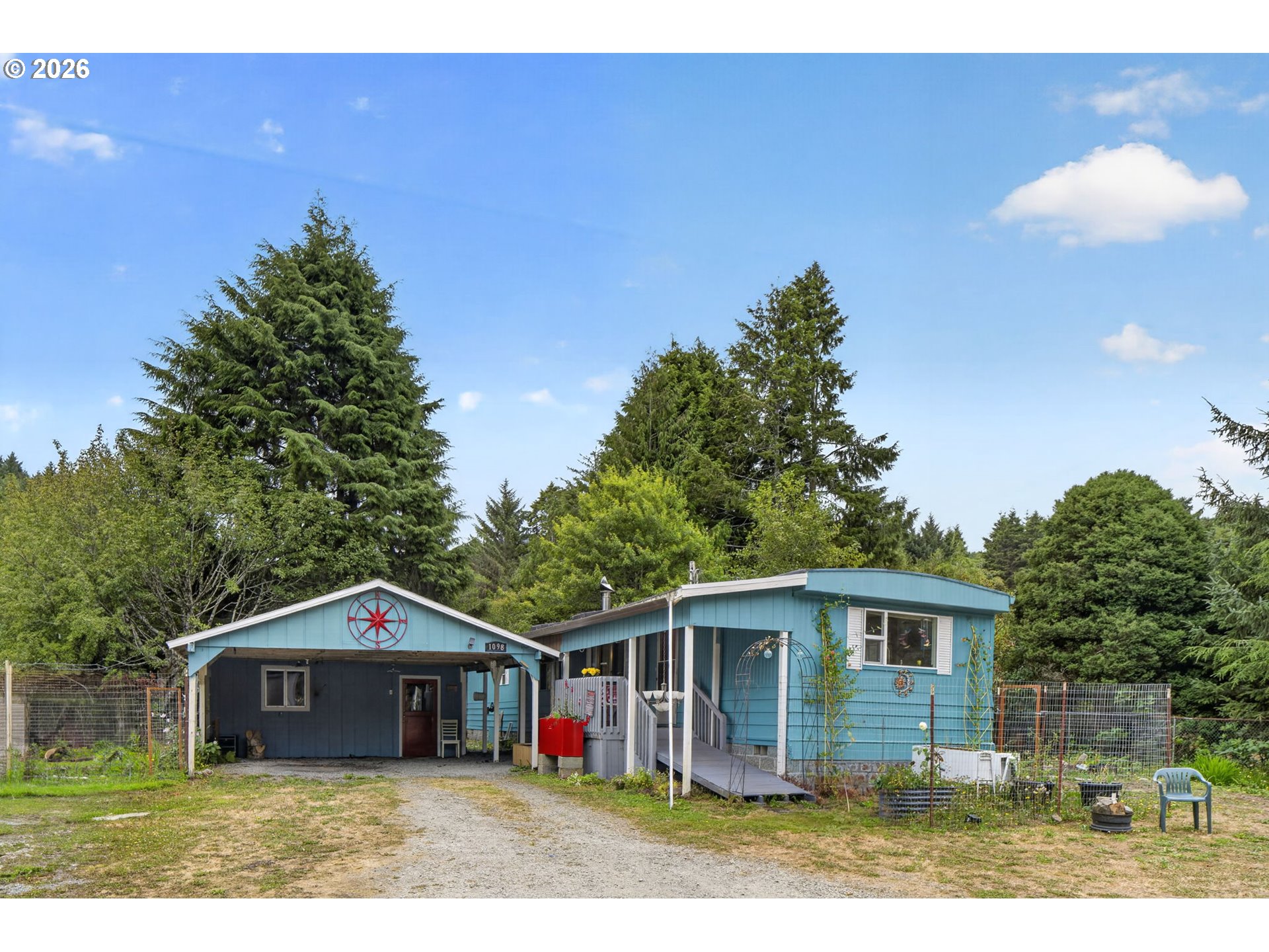 1098 S Harbor St Property Photo 1