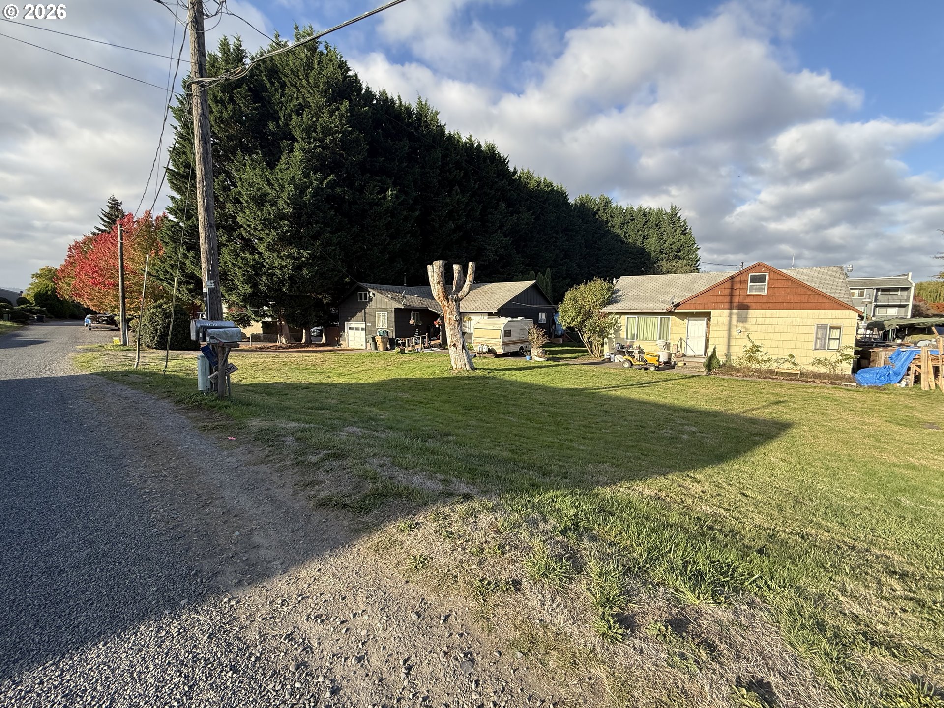1425 River Rd Property Photo 6
