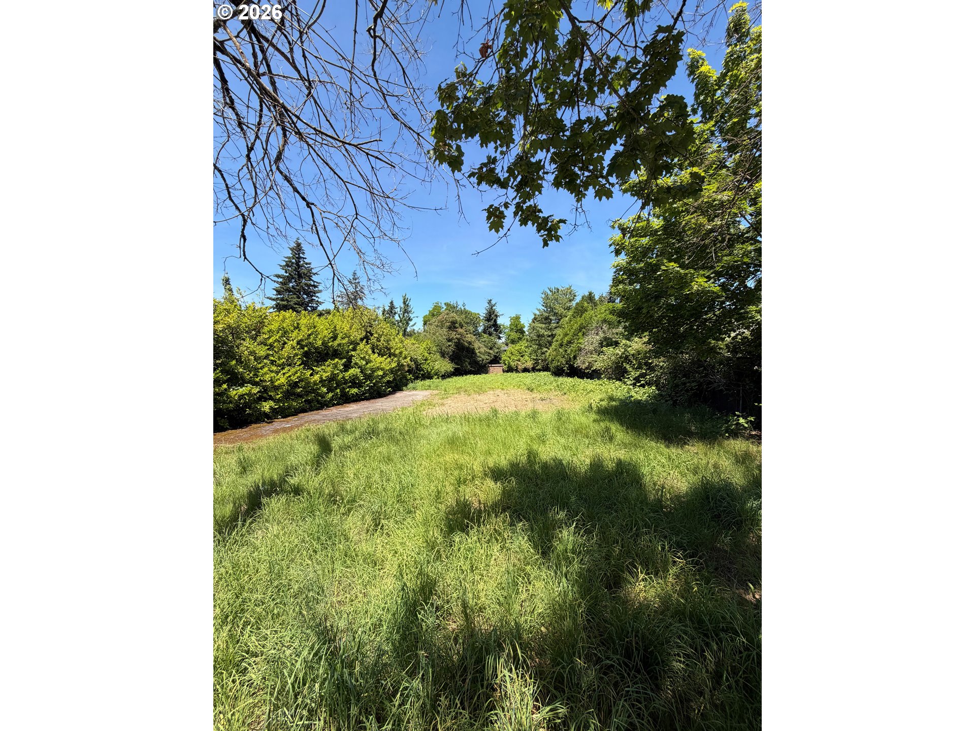 10861 E Burnside St Property Photo 1