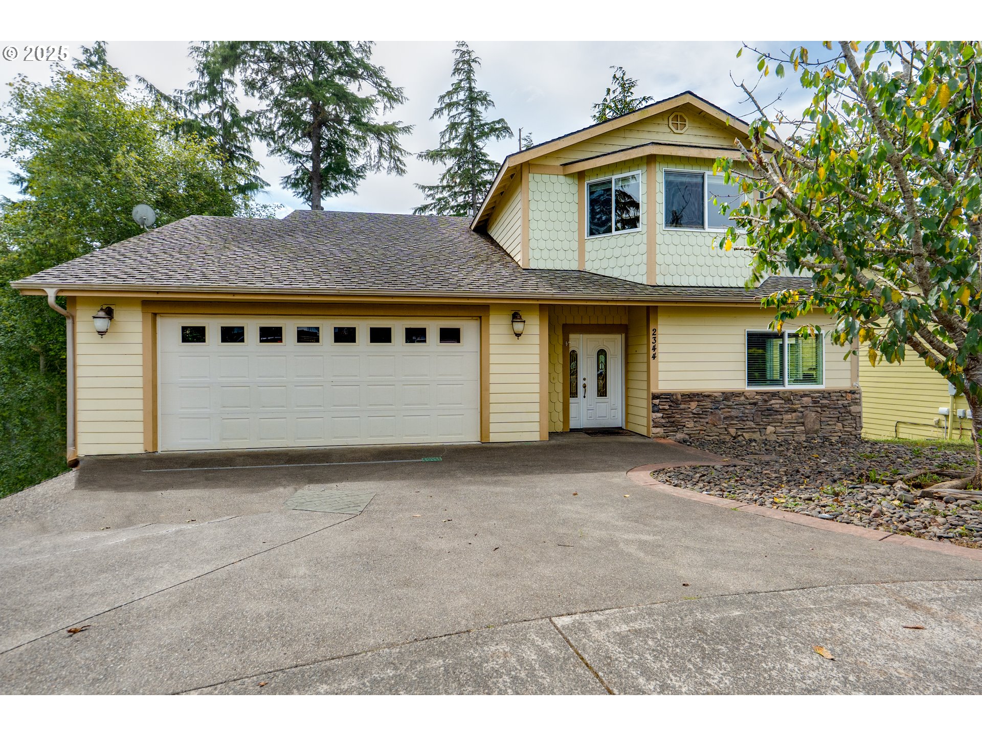 2344 ROYAL VIEW DR Property Photo 1