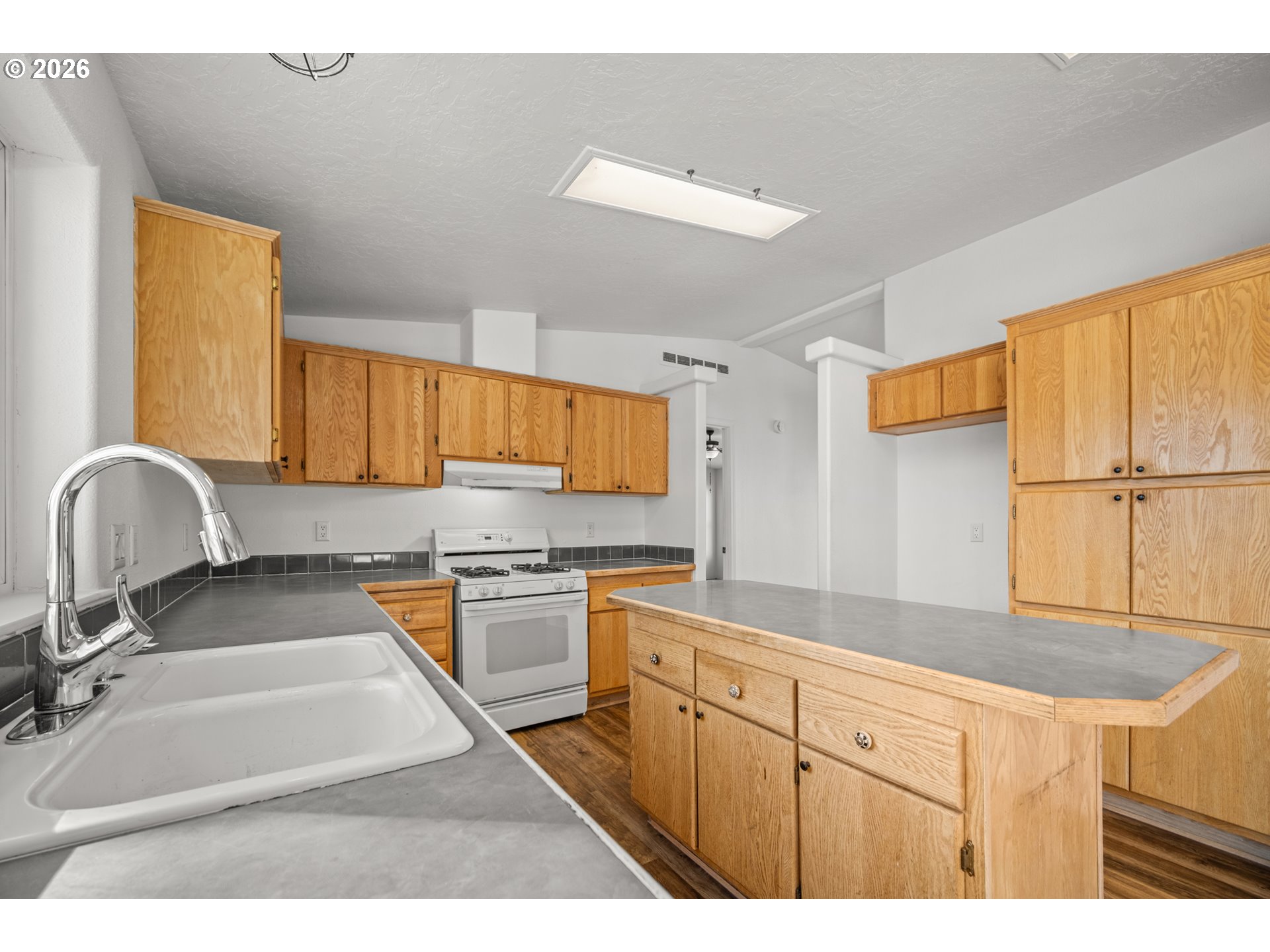 1180 H St Property Photo 3