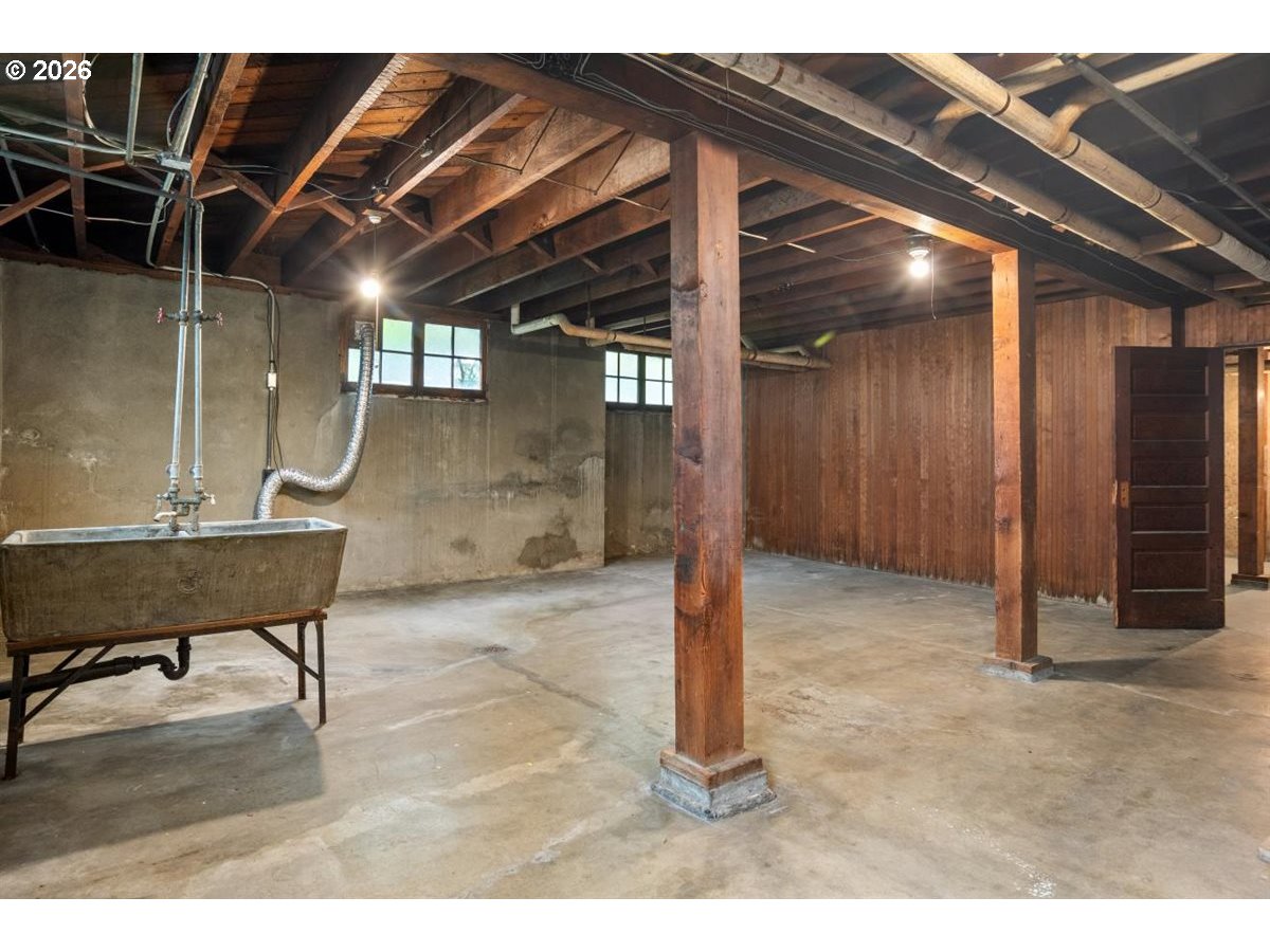 1815 Ne Wasco St Property Photo 28