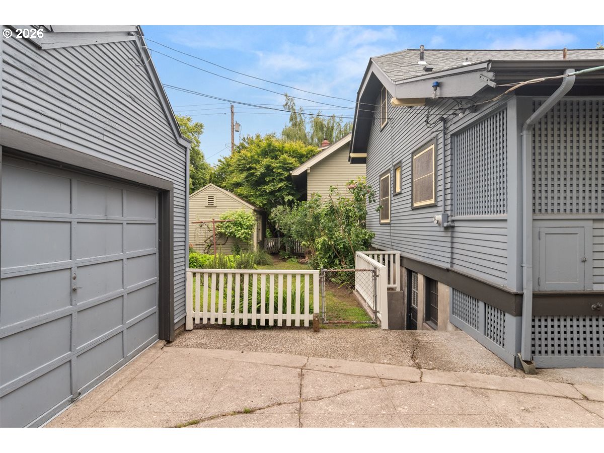 1815 Ne Wasco St Property Photo 39