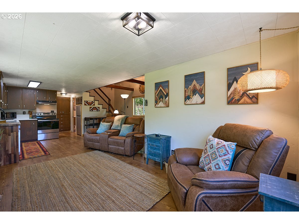 61736 Wallowa Mountian Loop Property Photo 3