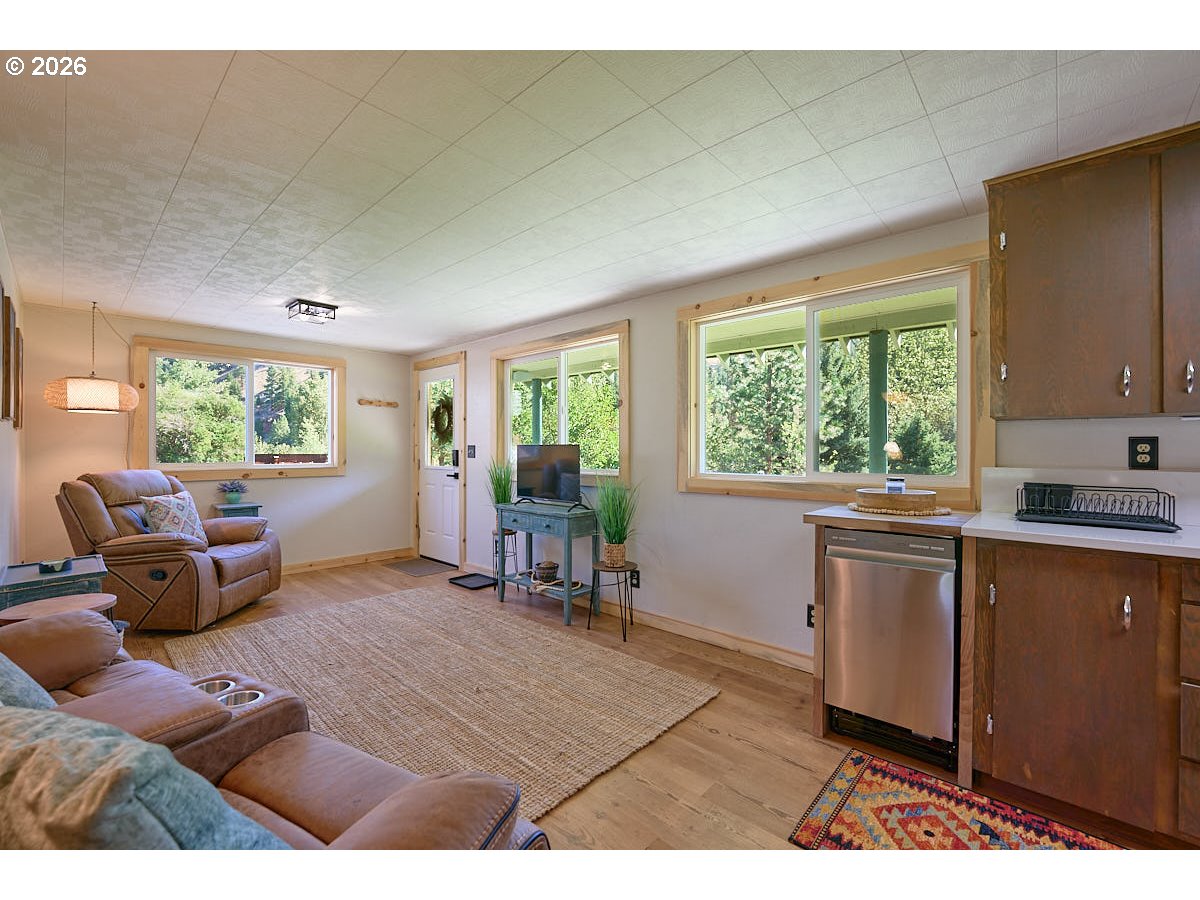 61736 Wallowa Mountian Loop Property Photo 4