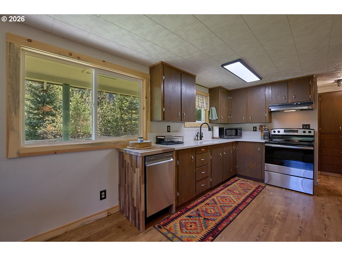 61736 Wallowa Mountian Loop Property Photo 5
