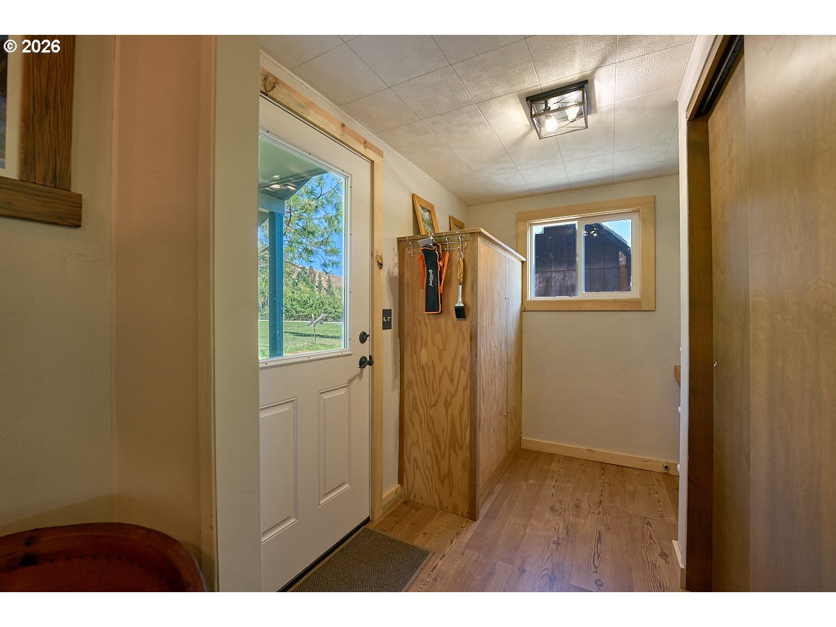 61736 Wallowa Mountian Loop Property Photo 8