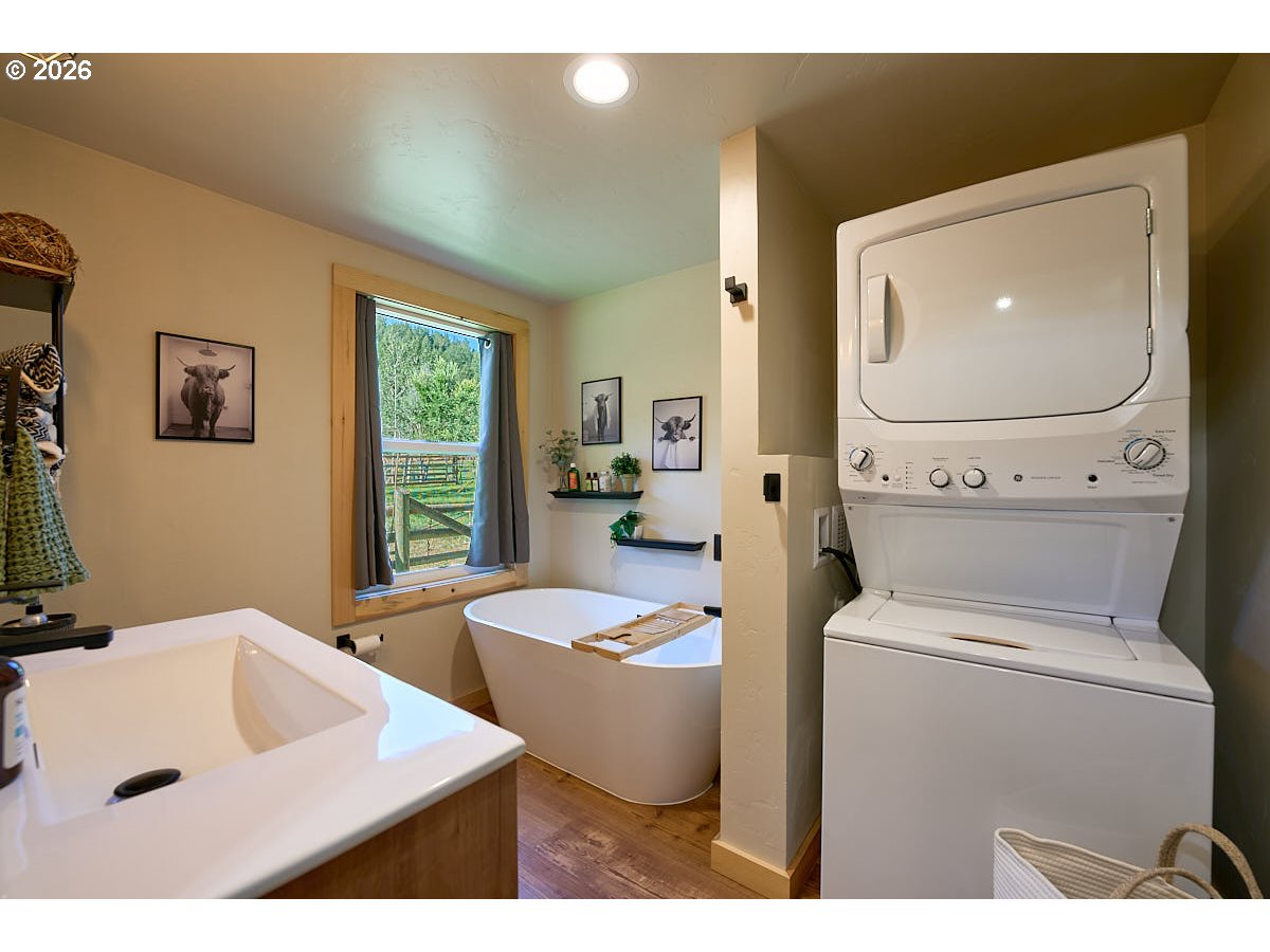 61736 Wallowa Mountian Loop Property Photo 10