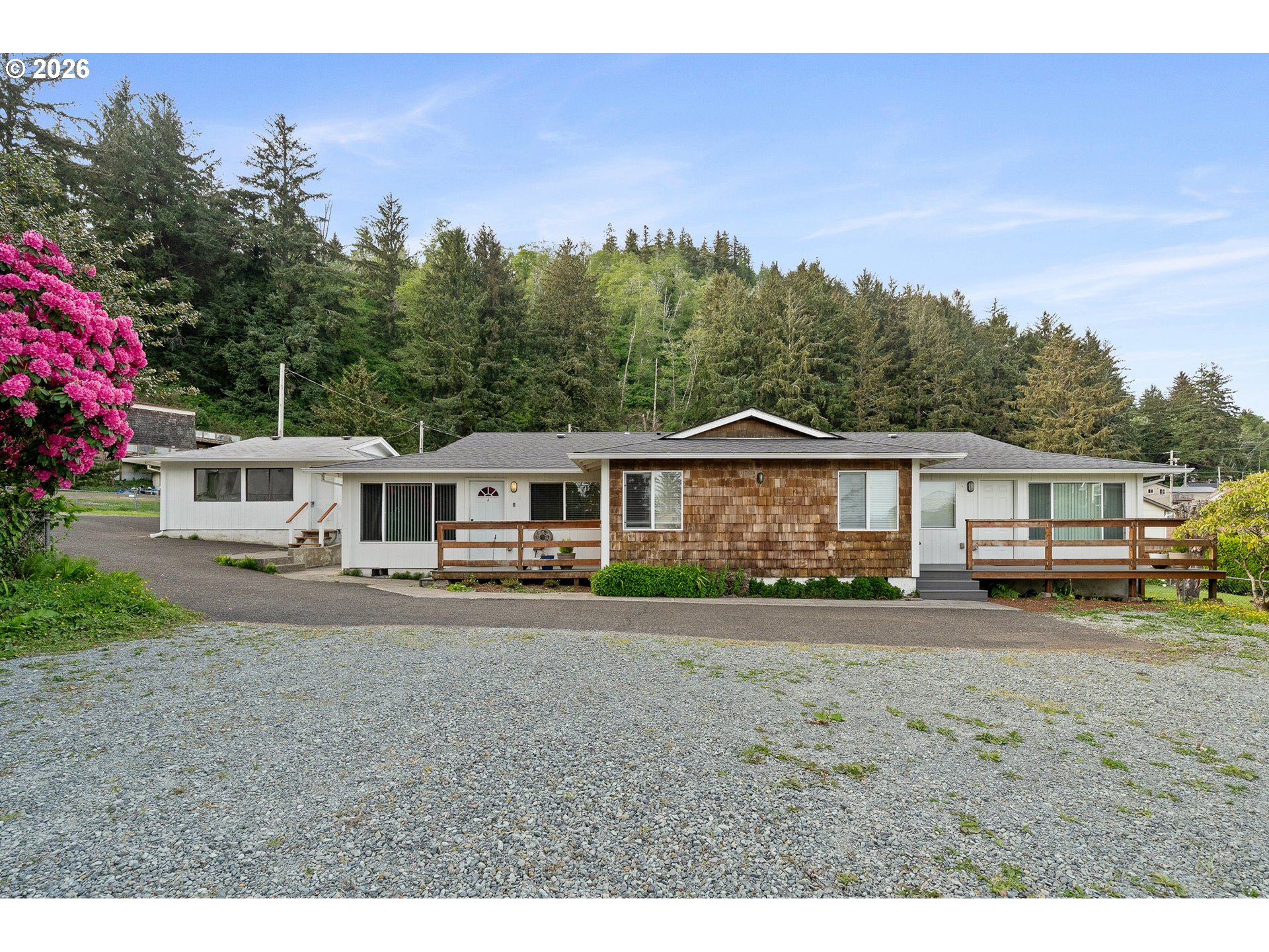 1109 Acacia Ave Property Photo 1