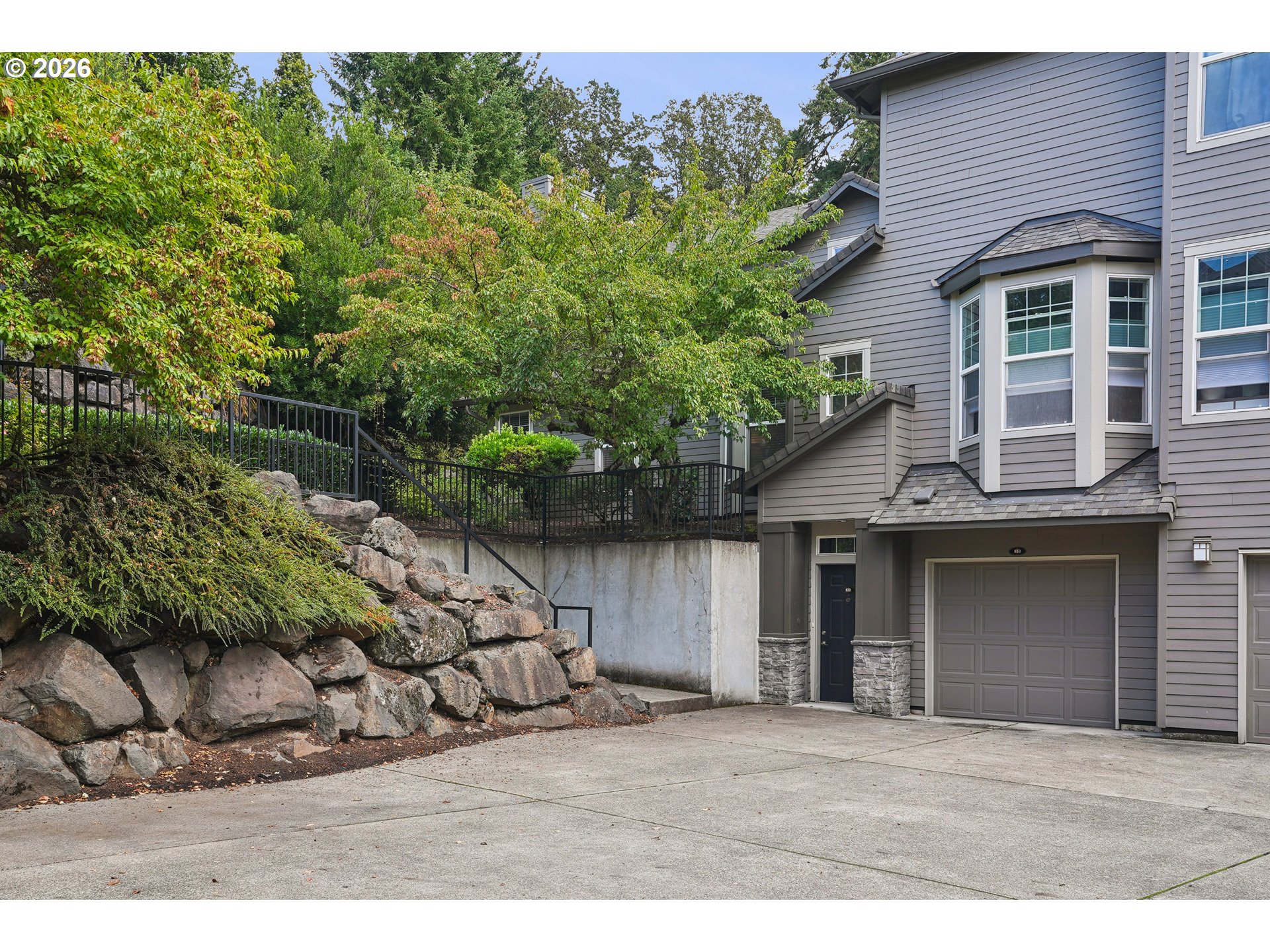 810 Springtree Ln Property Photo 1