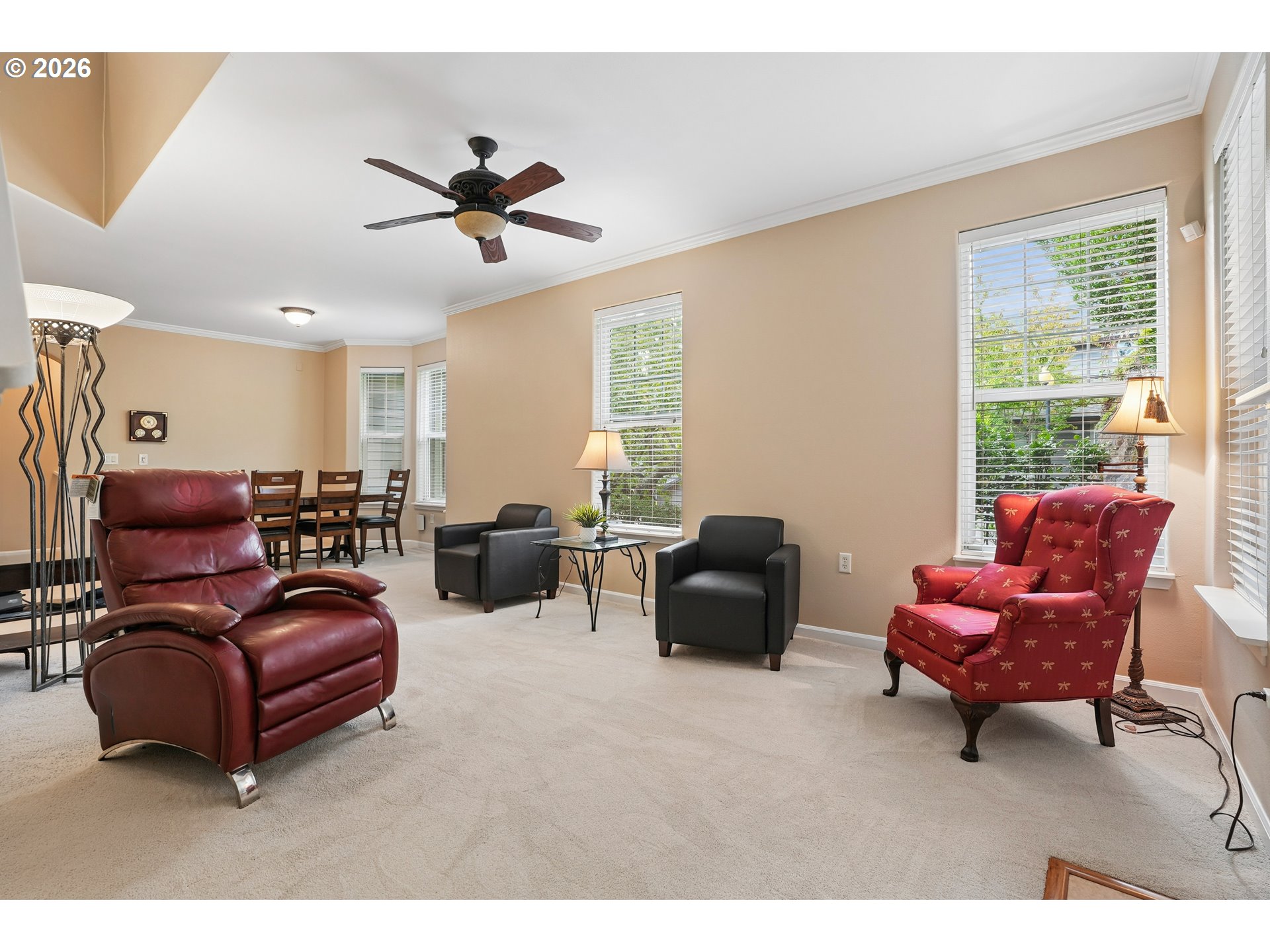810 Springtree Ln Property Photo 4