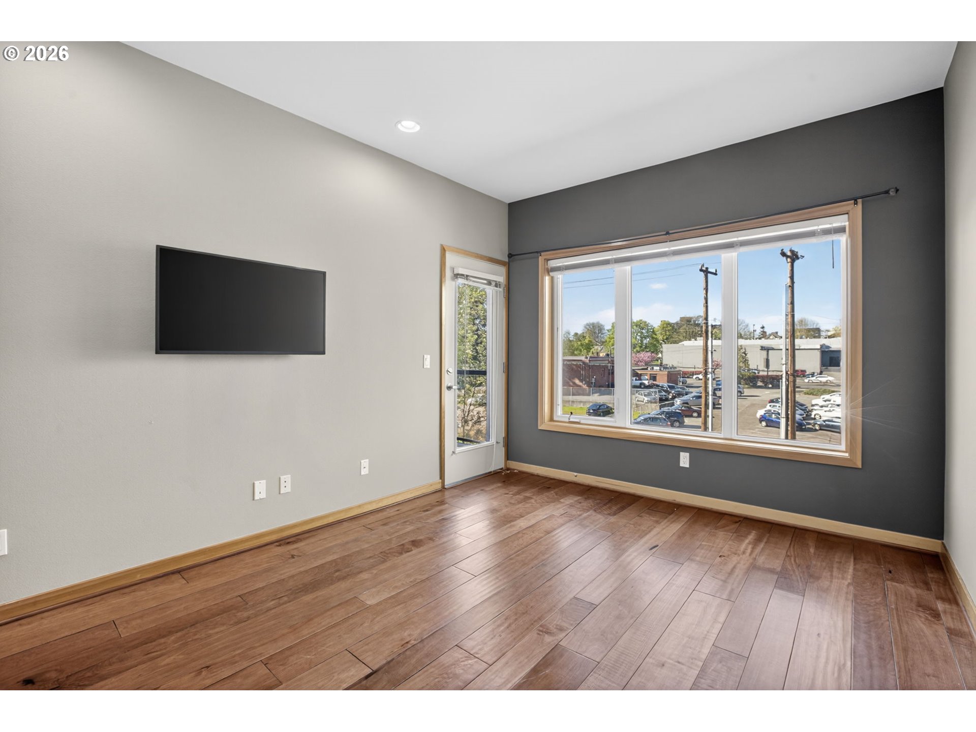 300 W 8th St 324 Property Photo 13