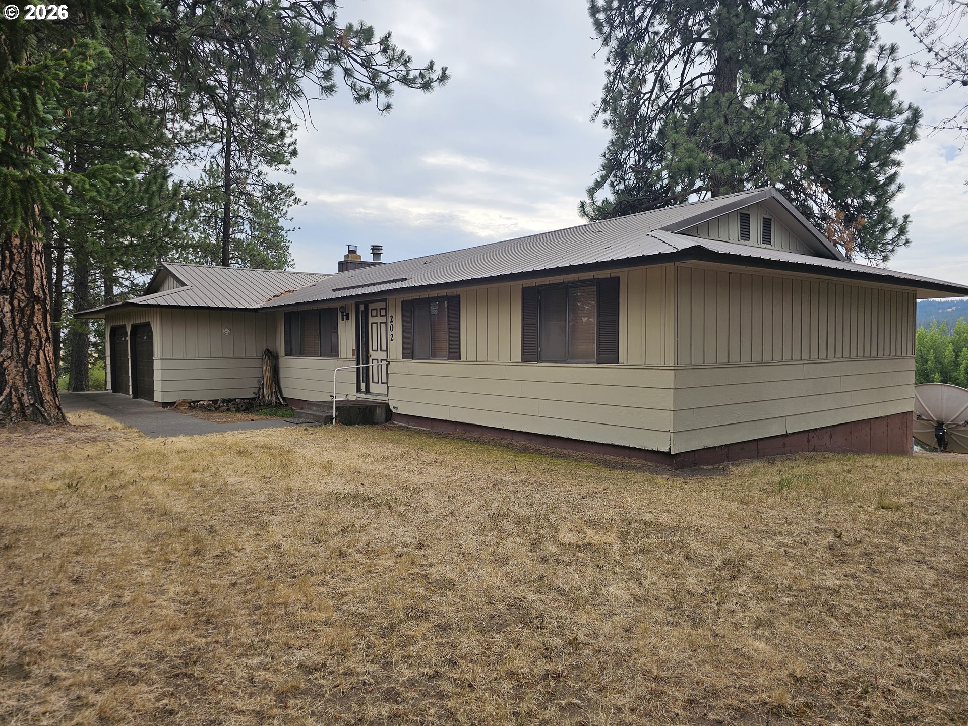 202 E Despain St Property Photo 3