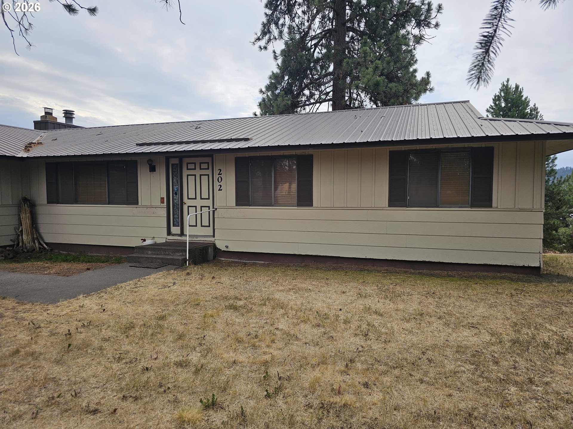 202 E Despain St Property Photo 4