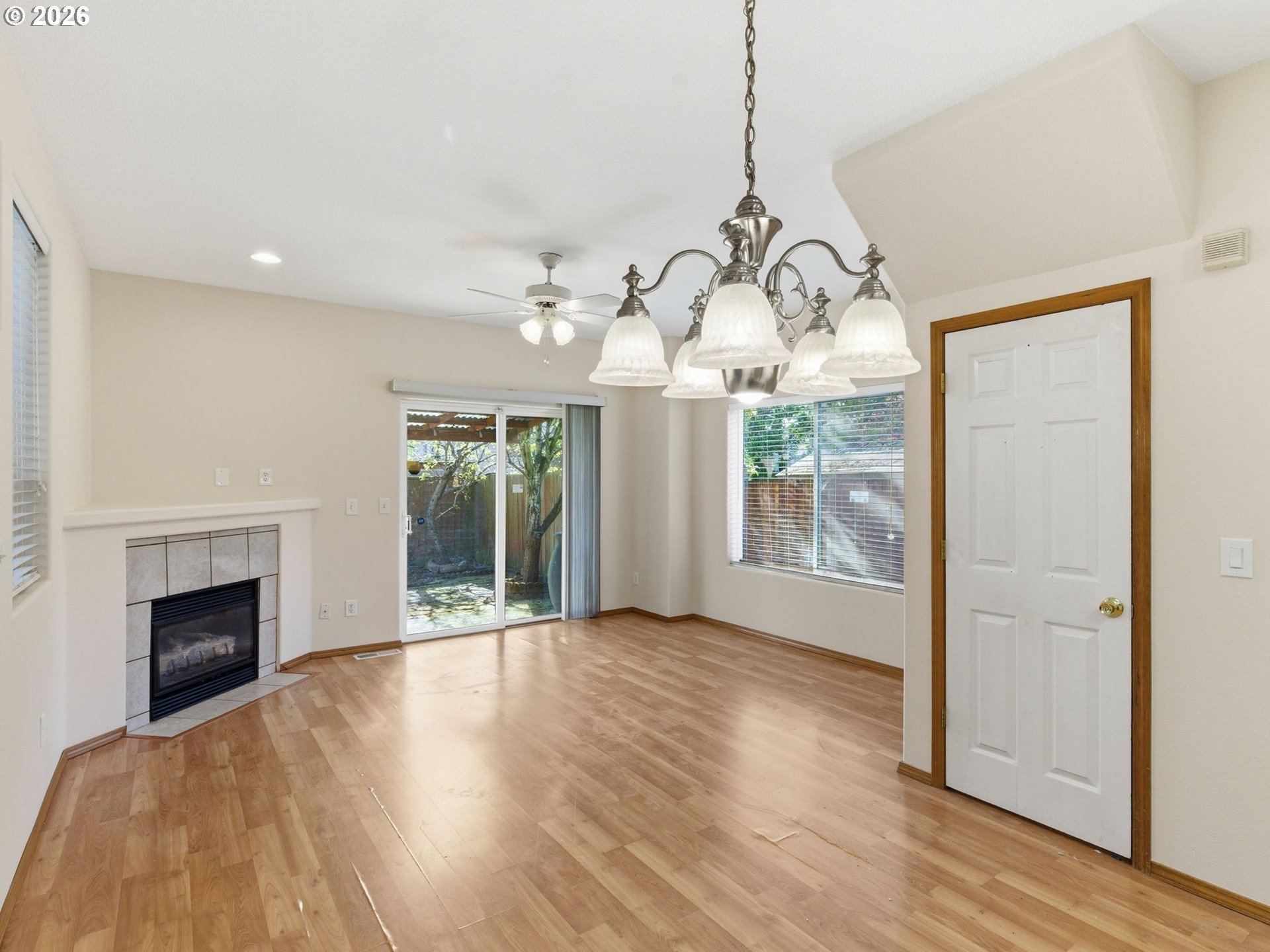 9606 N Clarendon Ave Property Photo 3